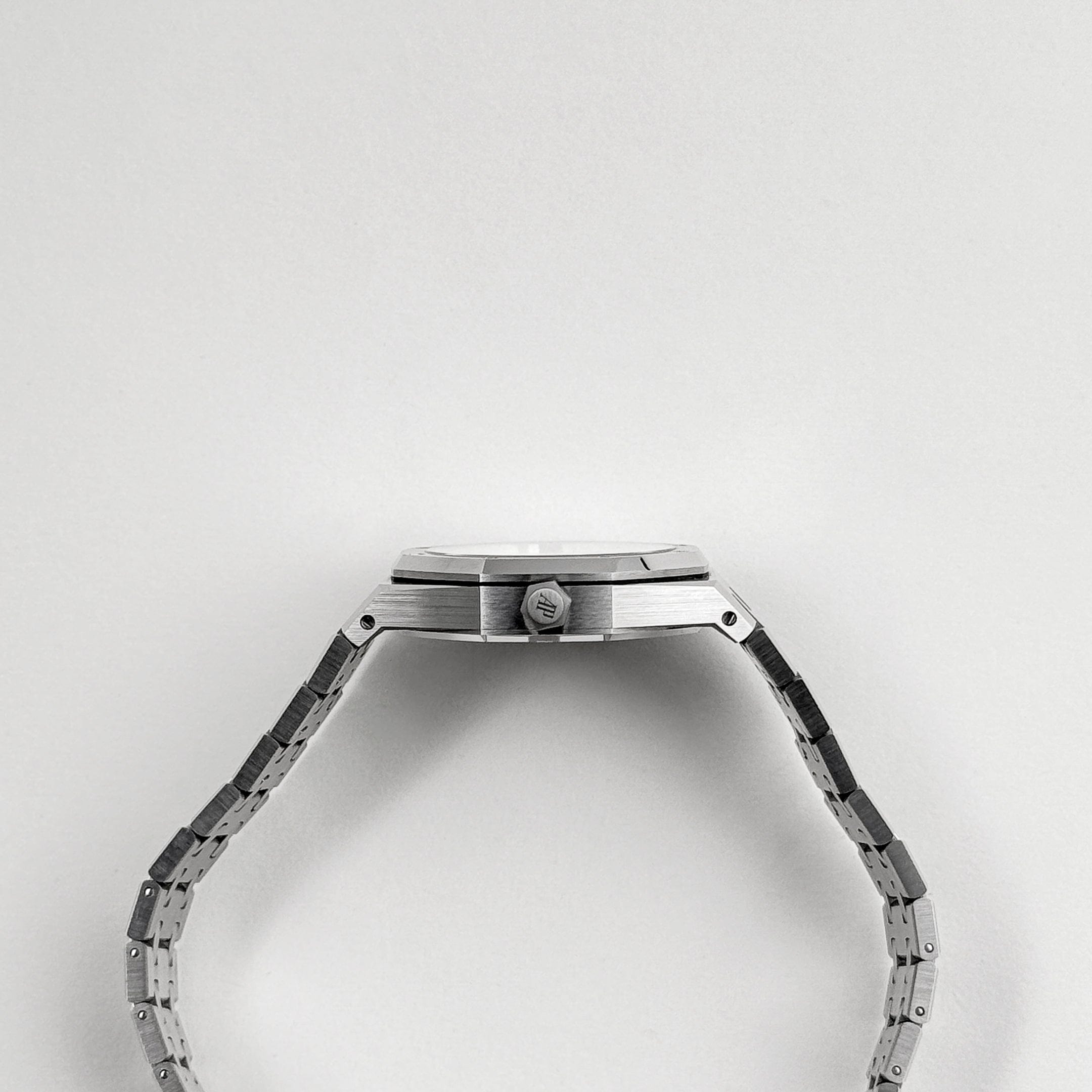 Audemars Piguet Royal Oak 77450ST.OO.1361ST.02 Stainless Steel Silver-Toned Dial (2025)