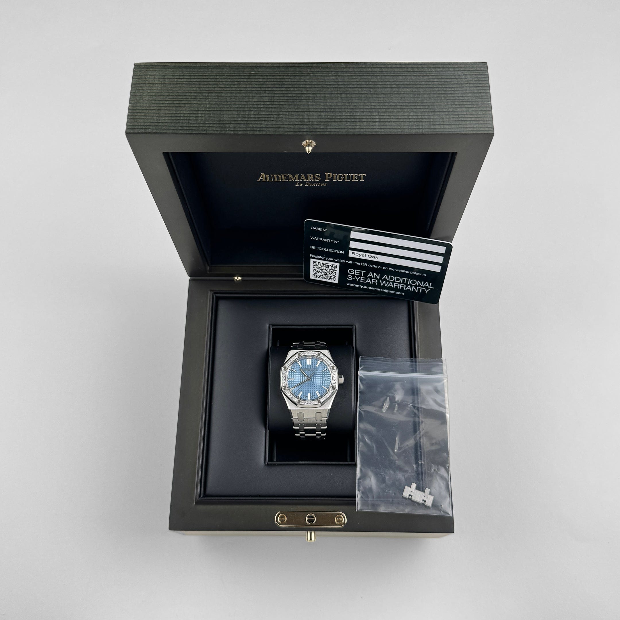 Audemars Piguet Royal Oak 77451ST.ZZ.1361ST.03 'Ladies' Selfwinding Stainless Steel Blue Dial Diamond Bezel (2024)
