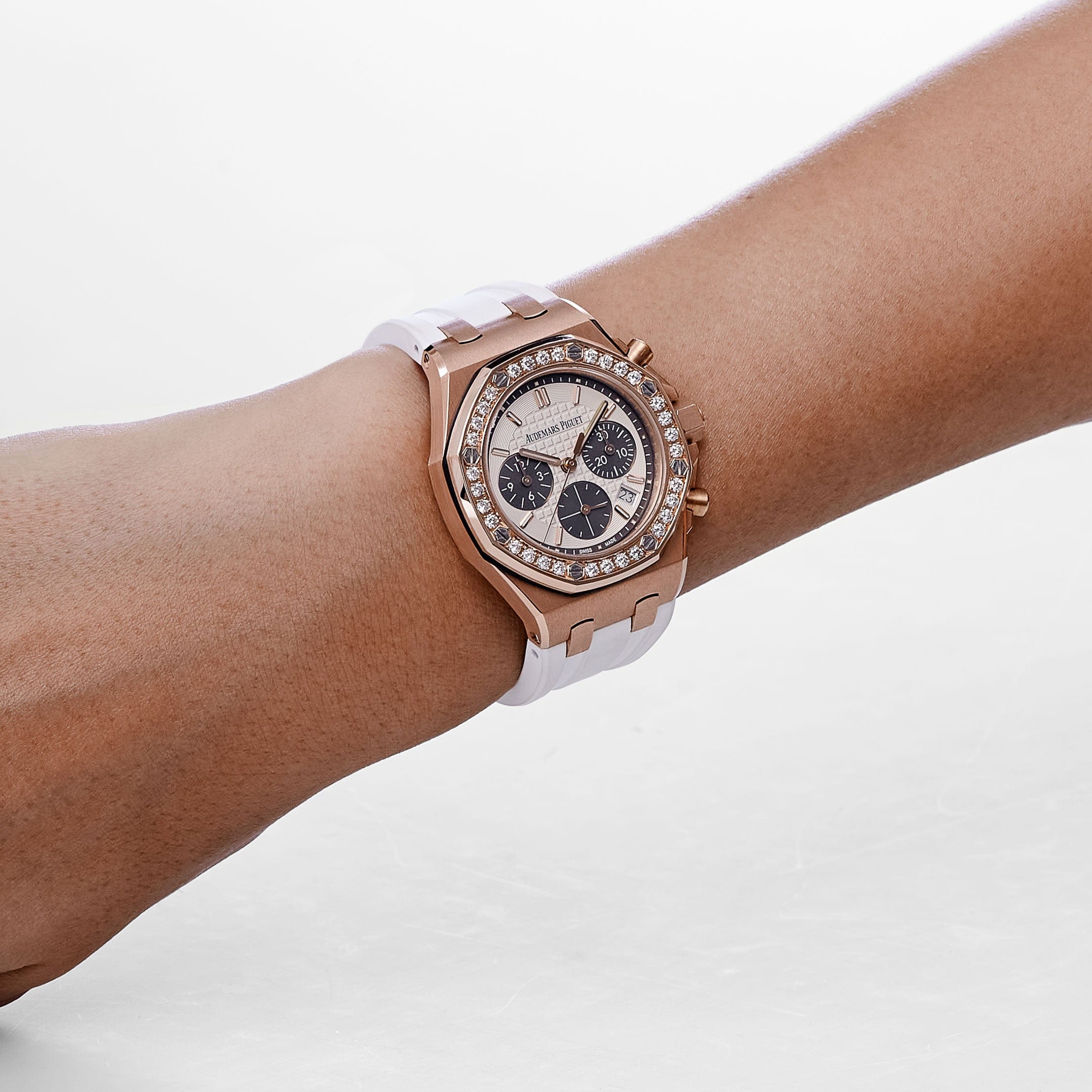 audemars-piguet-royal-oak-offshore-26231or-zz-d003ca-01-ladies-chronograph-rose-gold-silver-dial-diamond-bezel-2018-audemars-piguet-1235012748.jpg