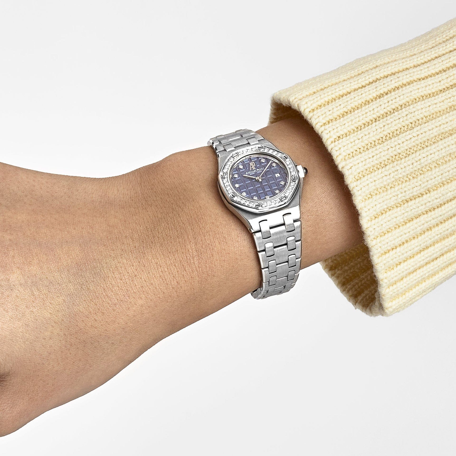 Audemars Piguet Royal Oak Offshore Vintage 67451BC.Z.1108BC.03 'Ladies' White Gold Blue Diamond Dial Diamond Bezel Quartz