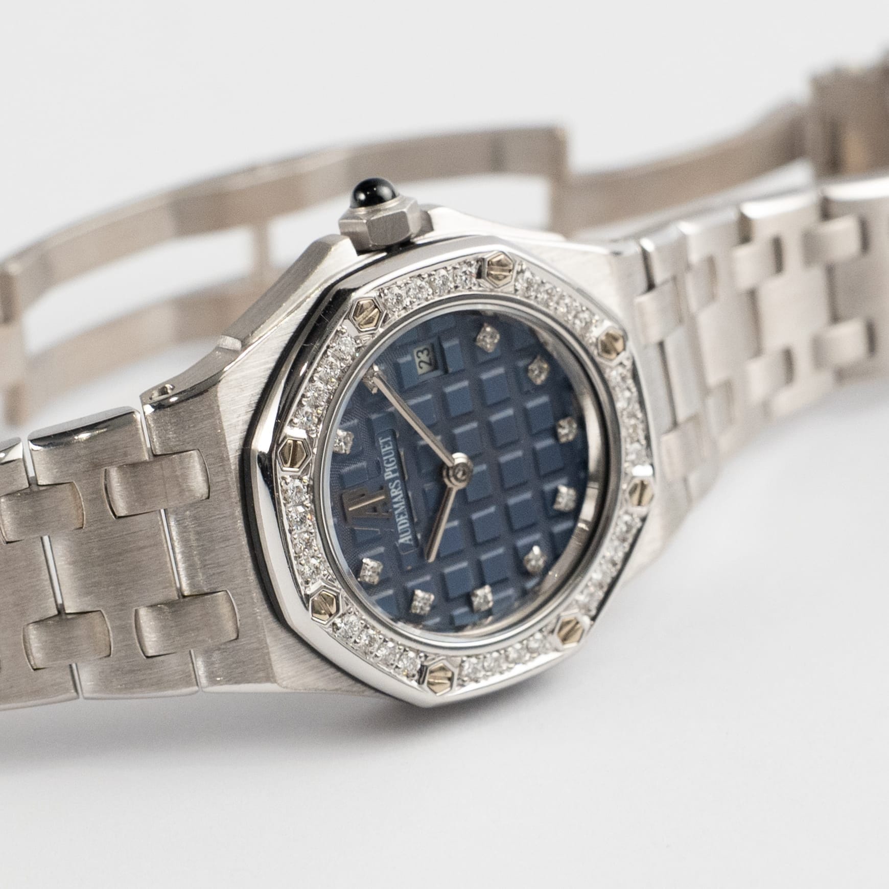 Audemars Piguet Royal Oak Offshore Vintage 67451BC.Z.1108BC.03 'Ladies' White Gold Blue Diamond Dial Diamond Bezel Quartz (2004)