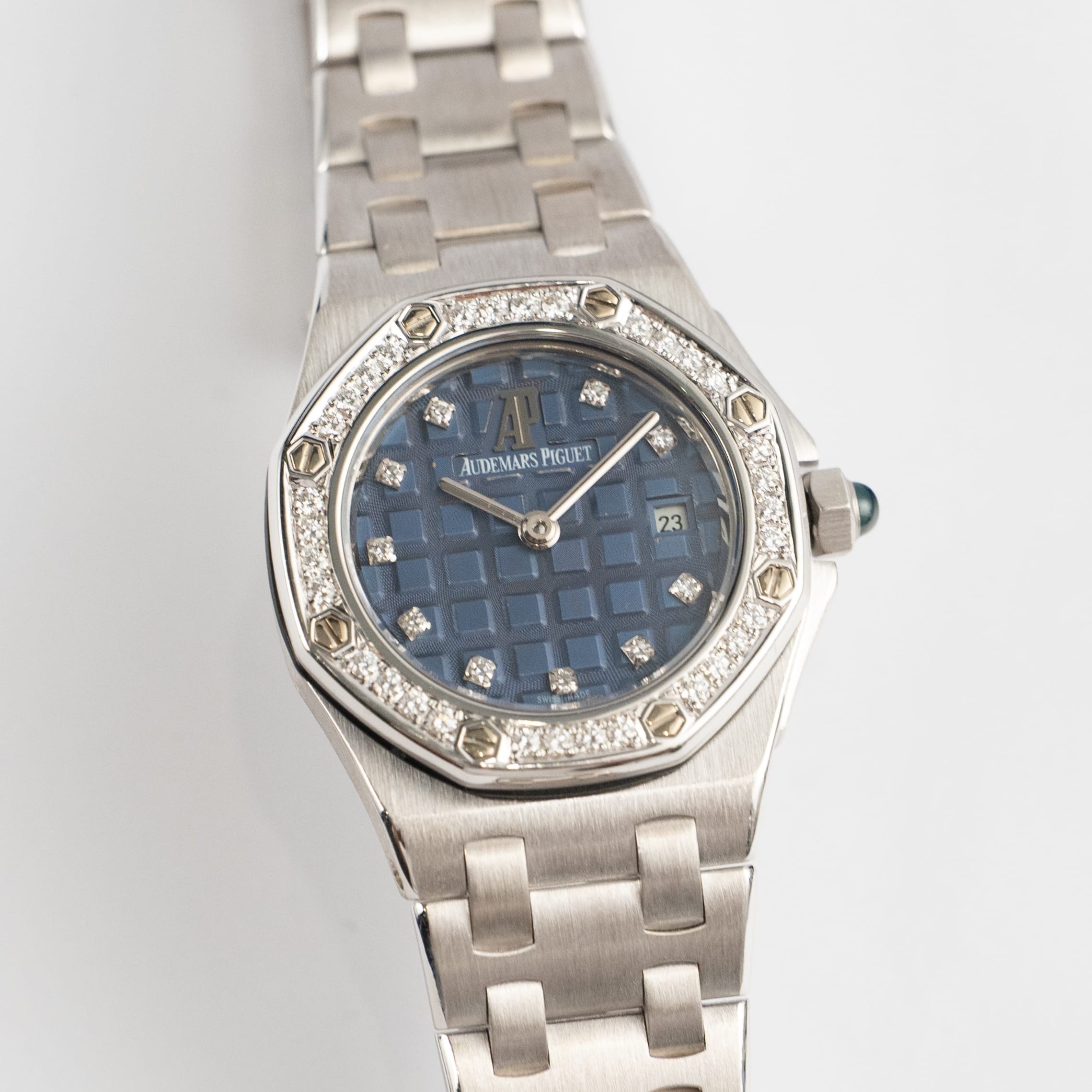 Audemars Piguet Royal Oak Offshore Vintage 67451BC.Z.1108BC.03 'Ladies' White Gold Blue Diamond Dial Diamond Bezel Quartz (2004)