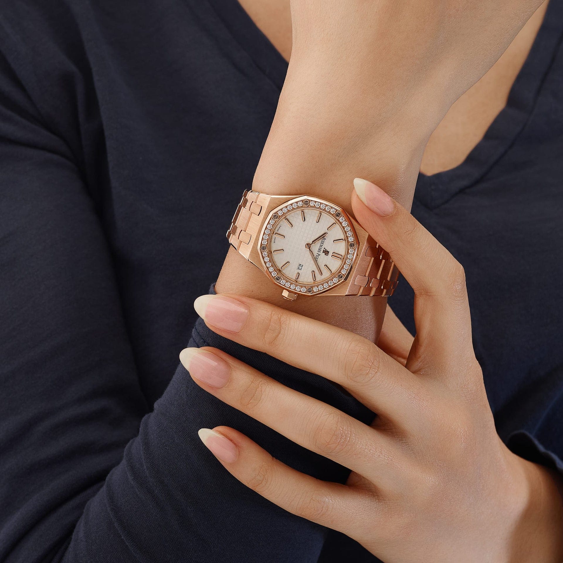 Audemars Piguet Royal Oak Quartz 67651OR.ZZ.1261OR.01 'Ladies' Rose Gold White Dial Diamond Bezel Quartz (2015)