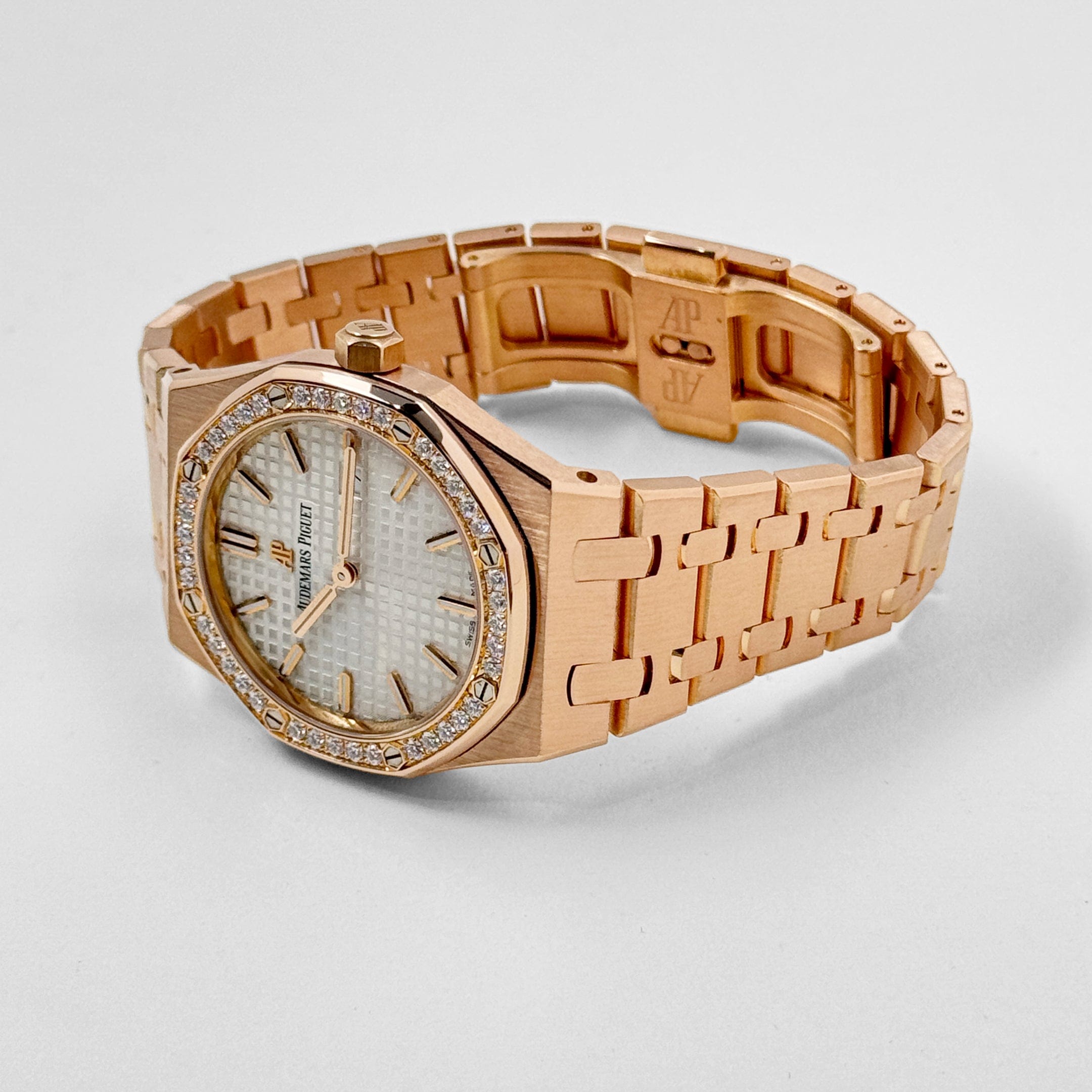 Audemars Piguet Royal Oak Quartz 67651OR.ZZ.1261OR.01 'Ladies' Rose Gold White Dial Diamond Bezel Quartz (2017)