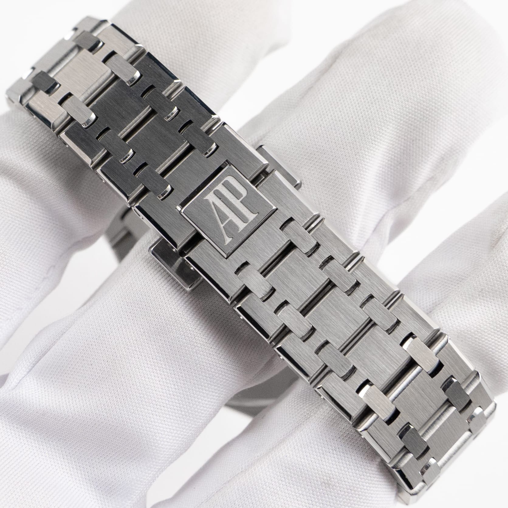 Audemars Piguet Royal Oak Quartz 67651ST.ZZ.D002CR.01 'Ladies' Stainless Steel Black Dial Diamond Bezel (2014)