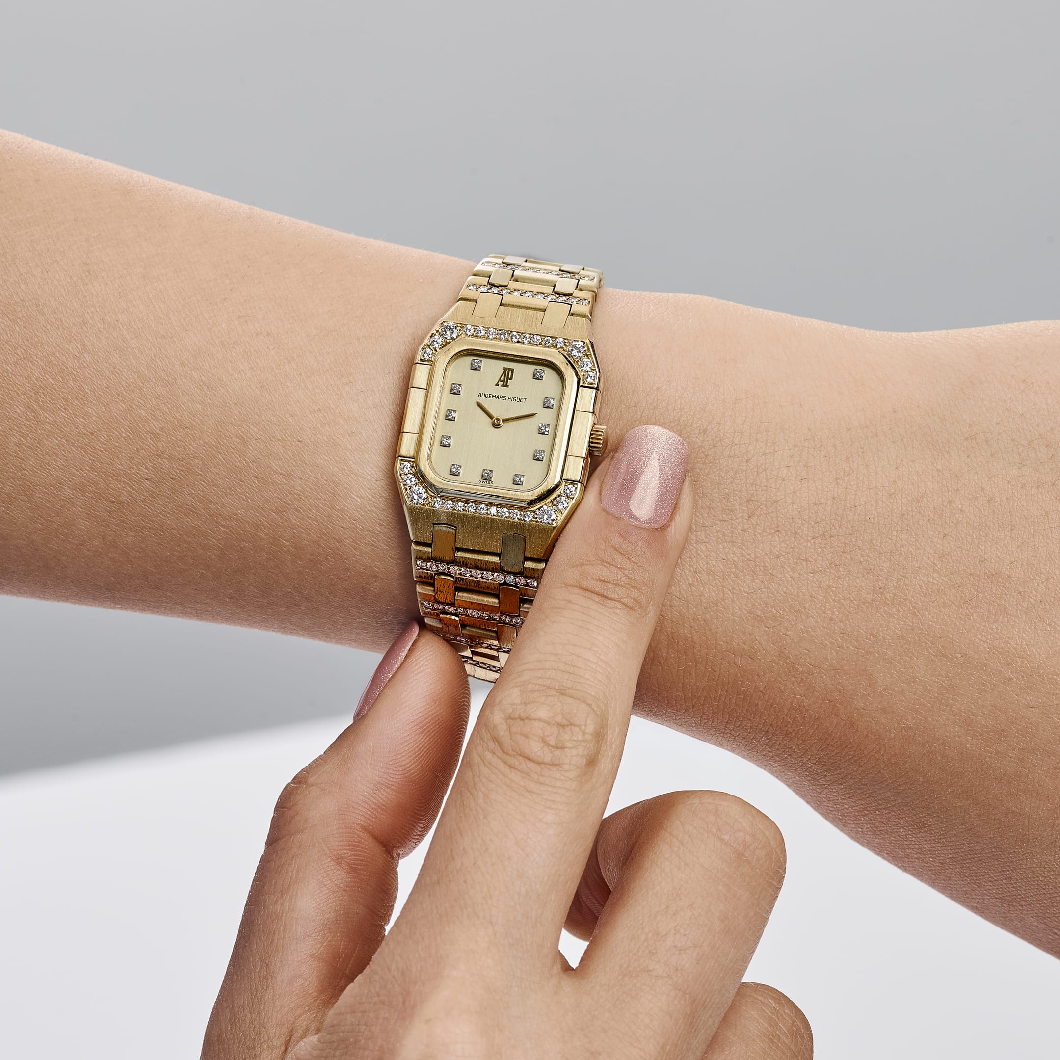 Audemars Piguet Royal Oak Rectangular 6015BA Vintage 'Ladies' Yellow Gold Diamond-Set Quartz (1982)