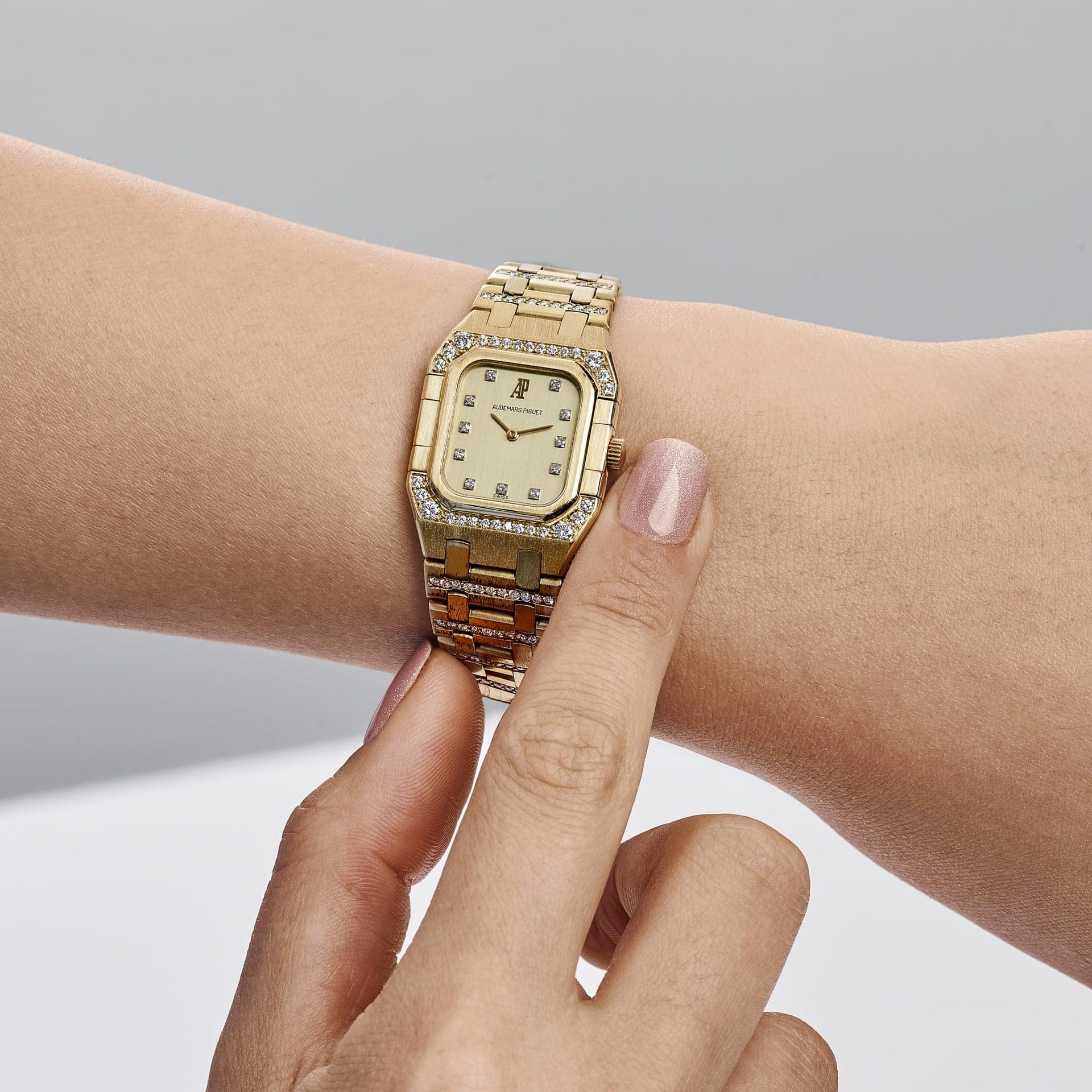Audemars Piguet Royal Oak Rectangular 6015BA Vintage 'Ladies' Yellow Gold Diamond-Set Quartz (1982)