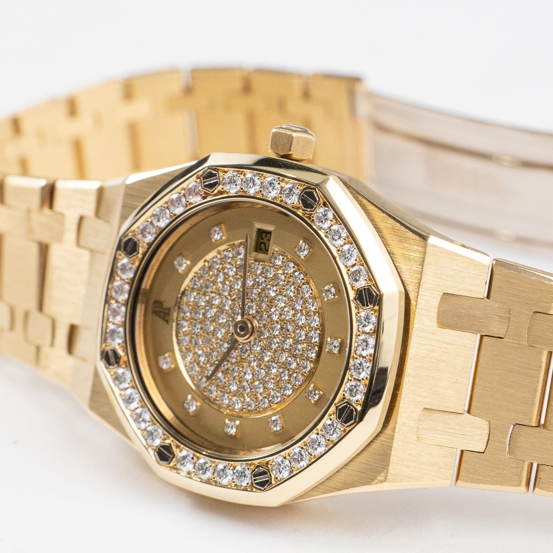 Audemars Piguet Royal Oak Vintage 14587.708 'Ladies' Yellow Gold Champagne Diamond Dial Diamond Bezel (1990)
