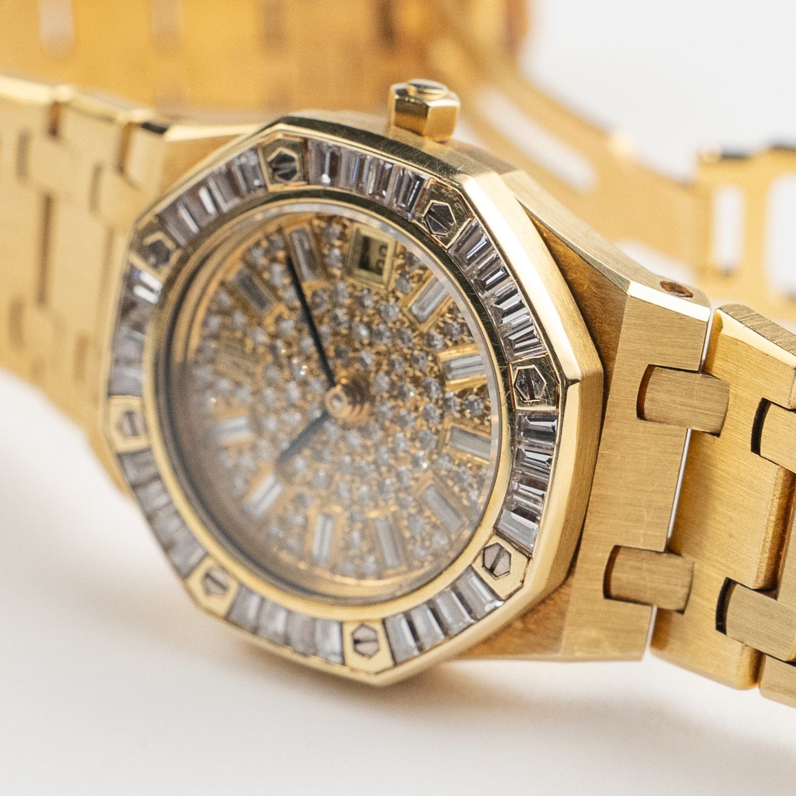 Audemars Piguet Royal Oak Vintage 66464BA.Z.0722BA.01 'Ladies' Yellow Gold Diamond Dial Diamond Bezel Quartz