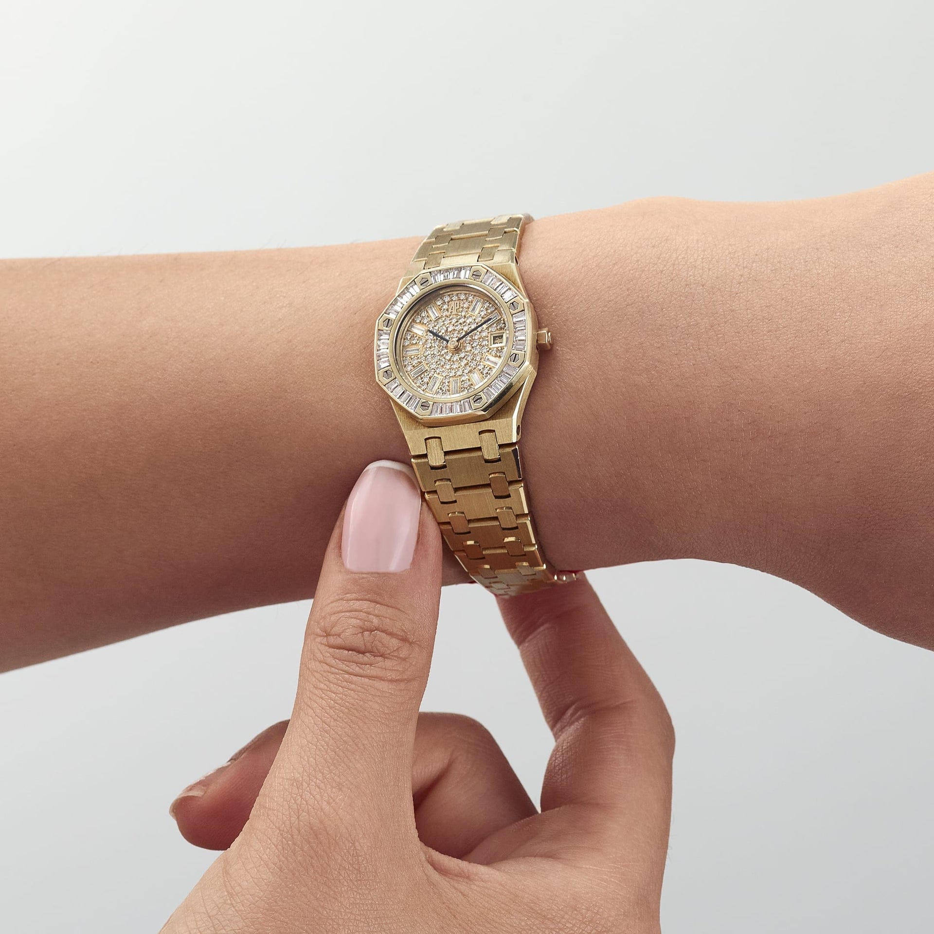 Audemars Piguet Royal Oak Vintage 66464BA.Z.0722BA.01 'Ladies' Yellow Gold Diamond Dial Diamond Bezel Quartz