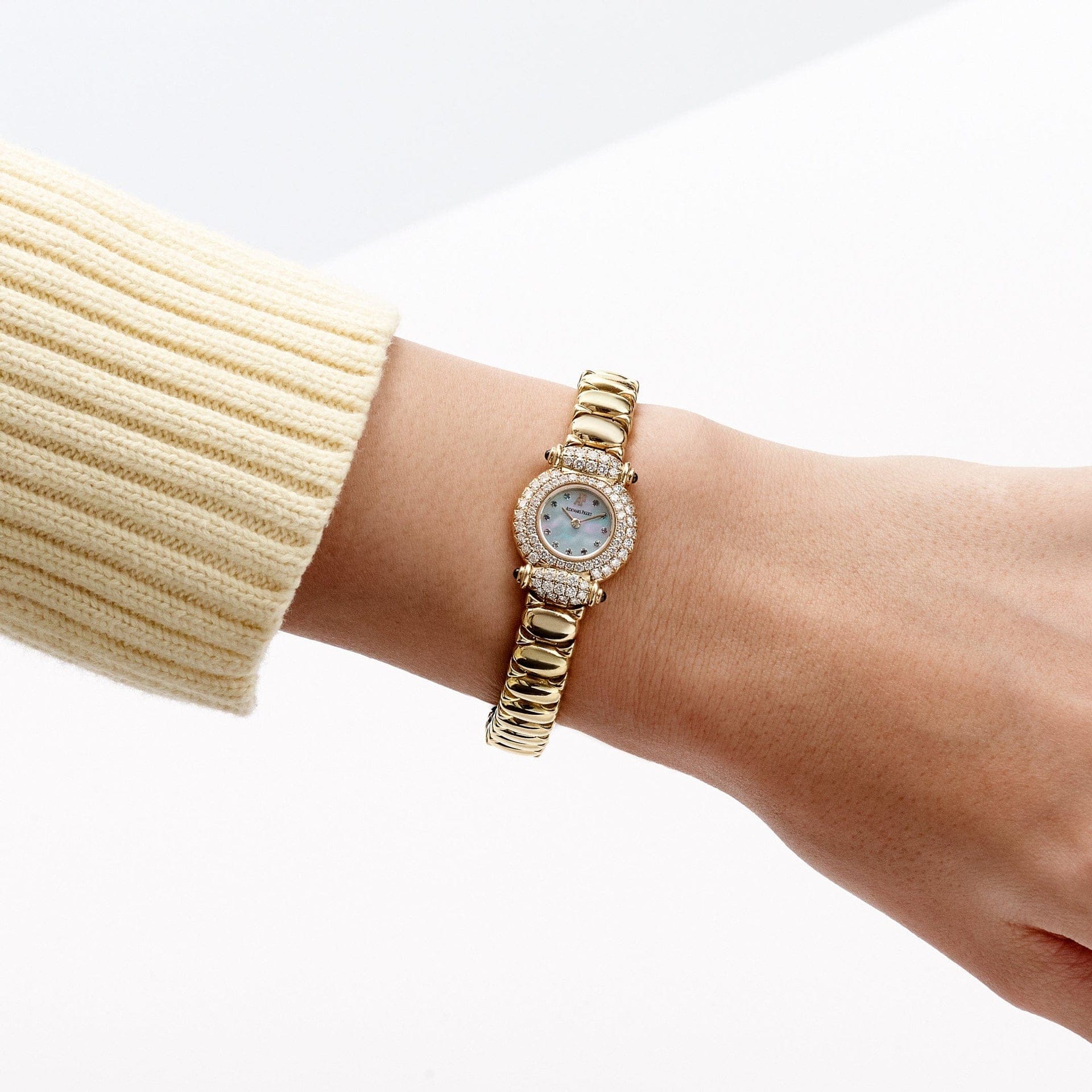 Audemars Piguet Vintage Cobra 66762BA 'Ladies' Yellow Gold Mother of Pearl Sapphire Dial Diamond Bezel Quartz