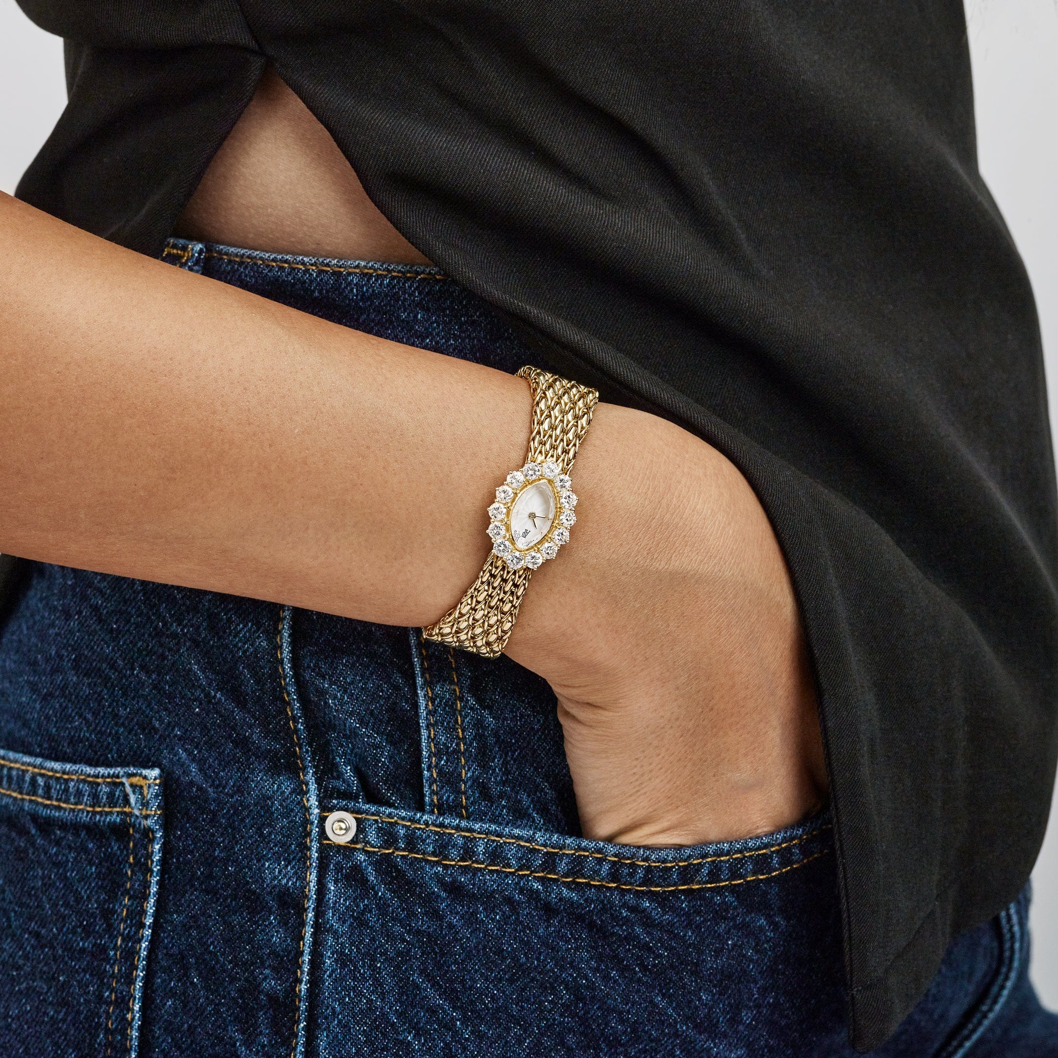 Audemars Piguet Vintage Oval 66429BA.ZZ.0780BA.02 'Ladies' Cocktail Watch Yellow Gold White Dial Diamond Bezel Quartz