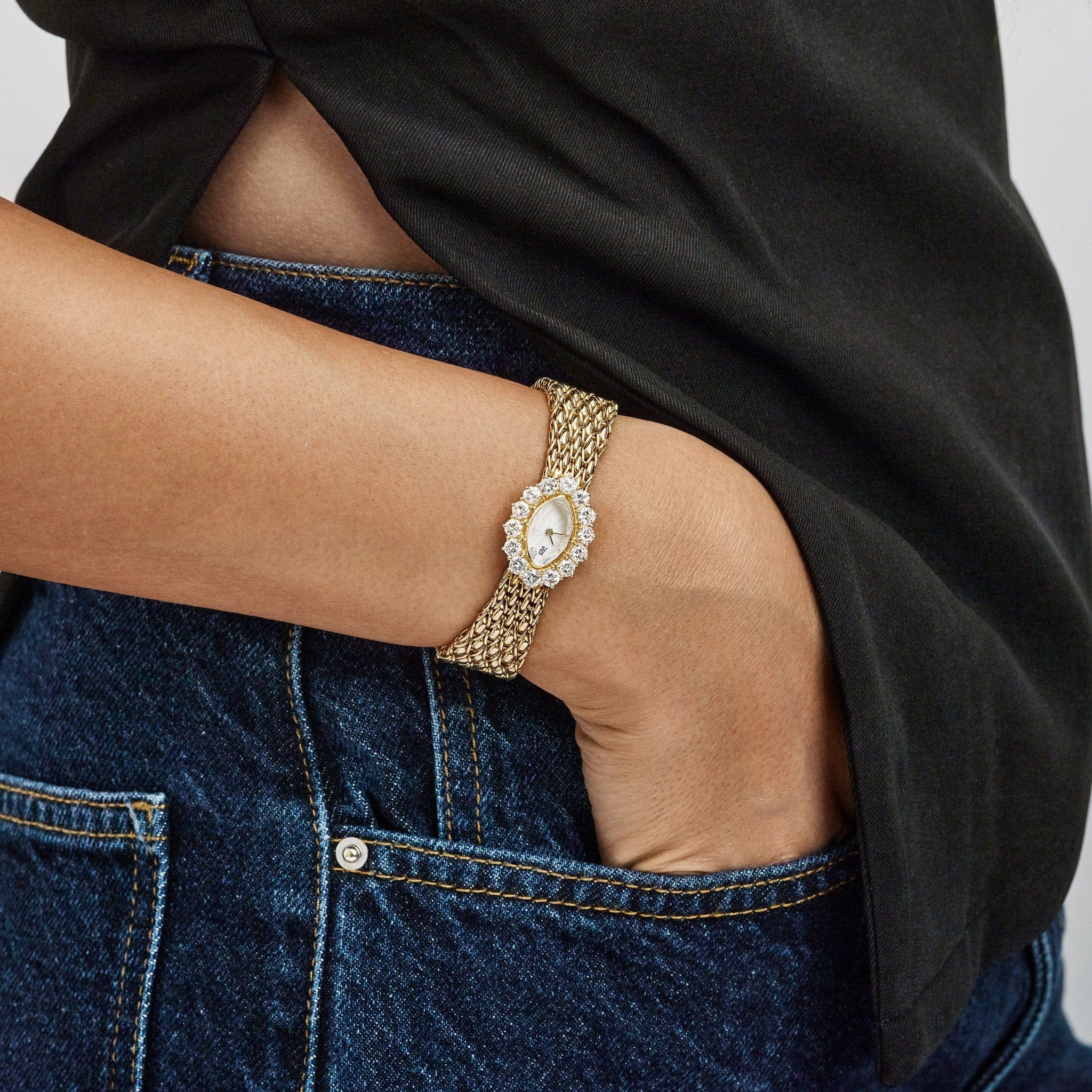 audemars-piguet-vintage-oval-66429ba-zz-0780ba-02-ladies-cocktail-watch-yellow-gold-white-dial-diamond-bezel-quartz-audemars-piguet-1234272955_2048x2048_20464533-ee03-45ce-8759-824885c9bcf5.jpg