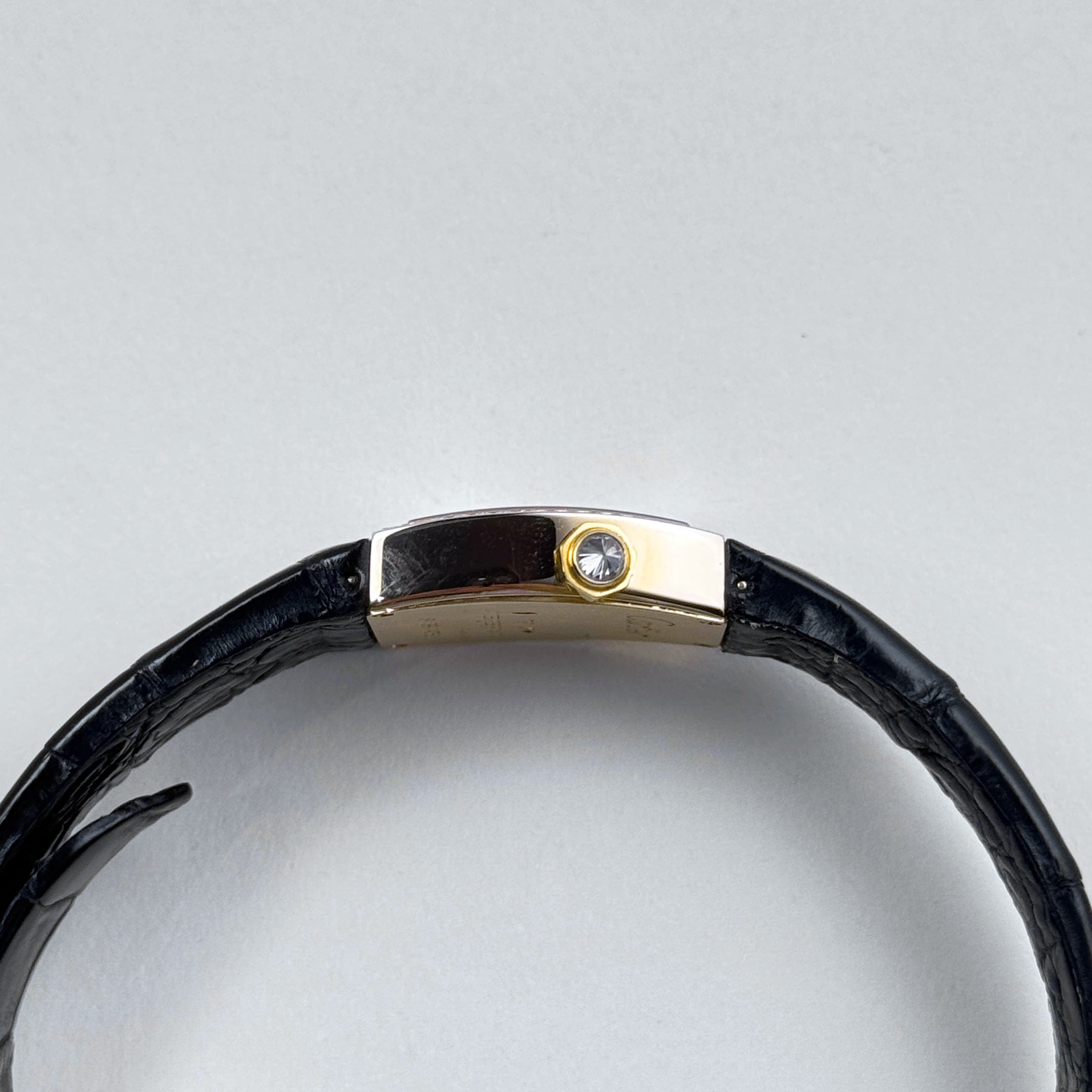 Cartier La Doña 2903 Yellow Gold Diamond Bezel Alligator