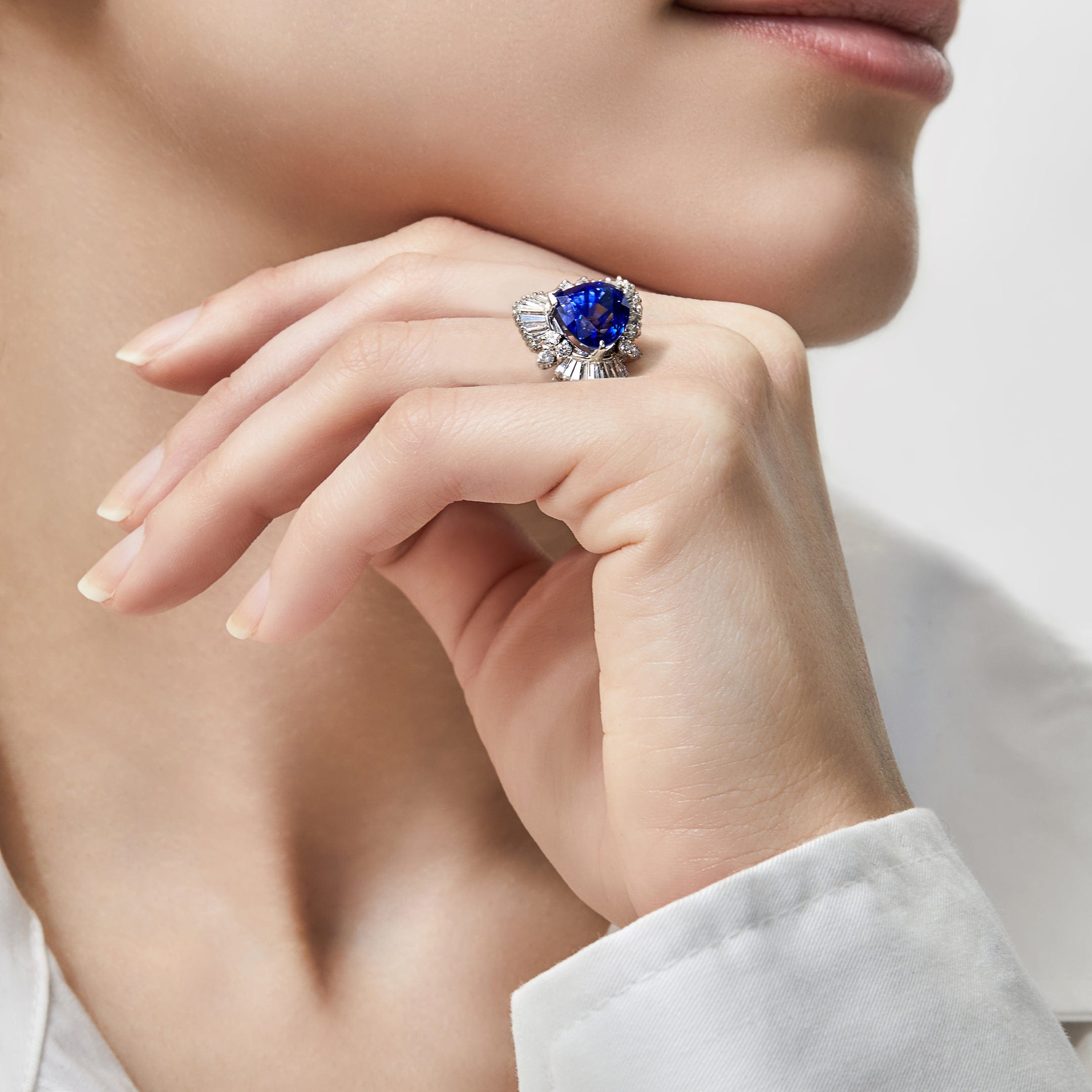 ceylon-pear-shape-sapphire-and-diamond-ring-vintage-1146591795.jpg