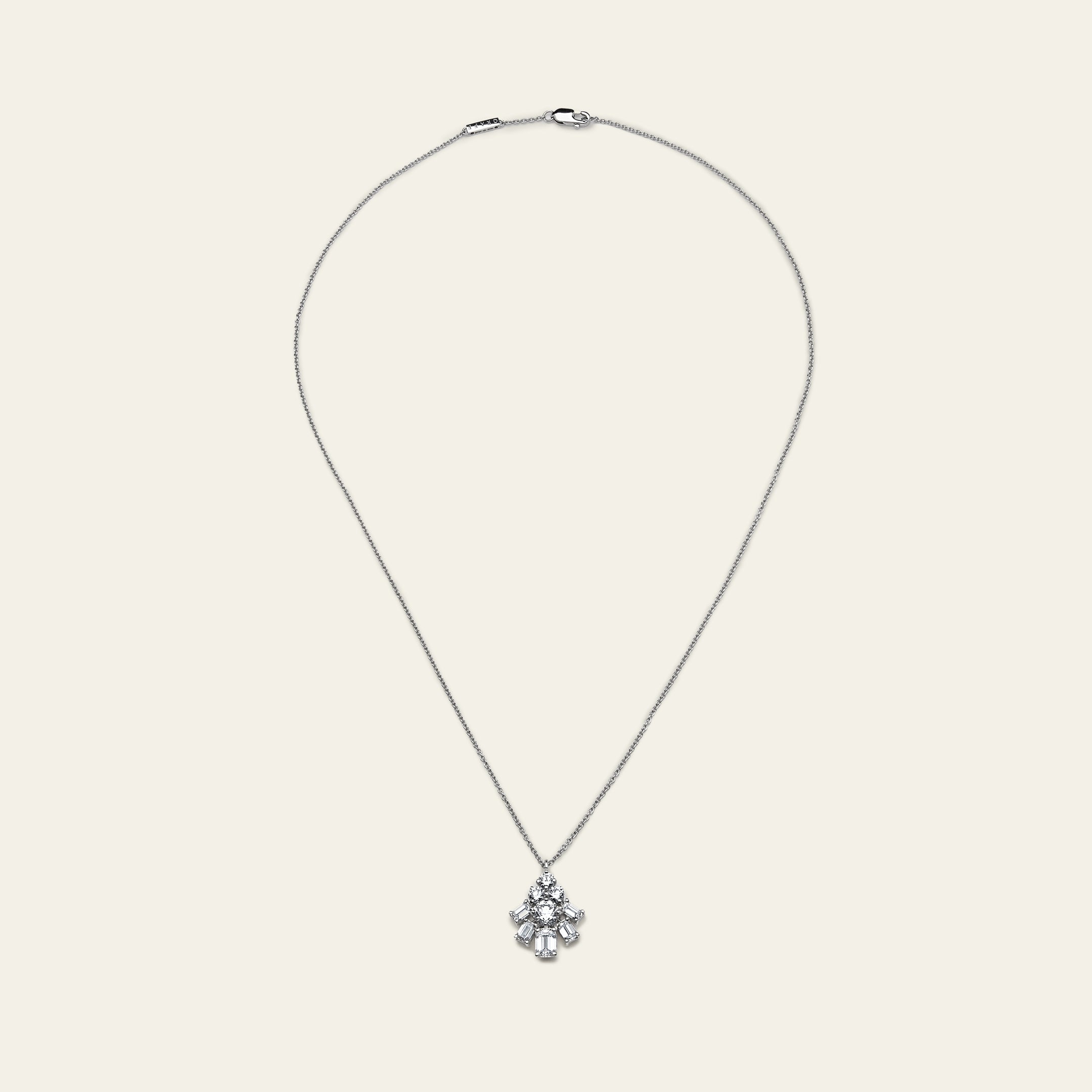 e-com_GRAFF_NecklaceemeraldcutandRounddiamondpendant_01.jpg