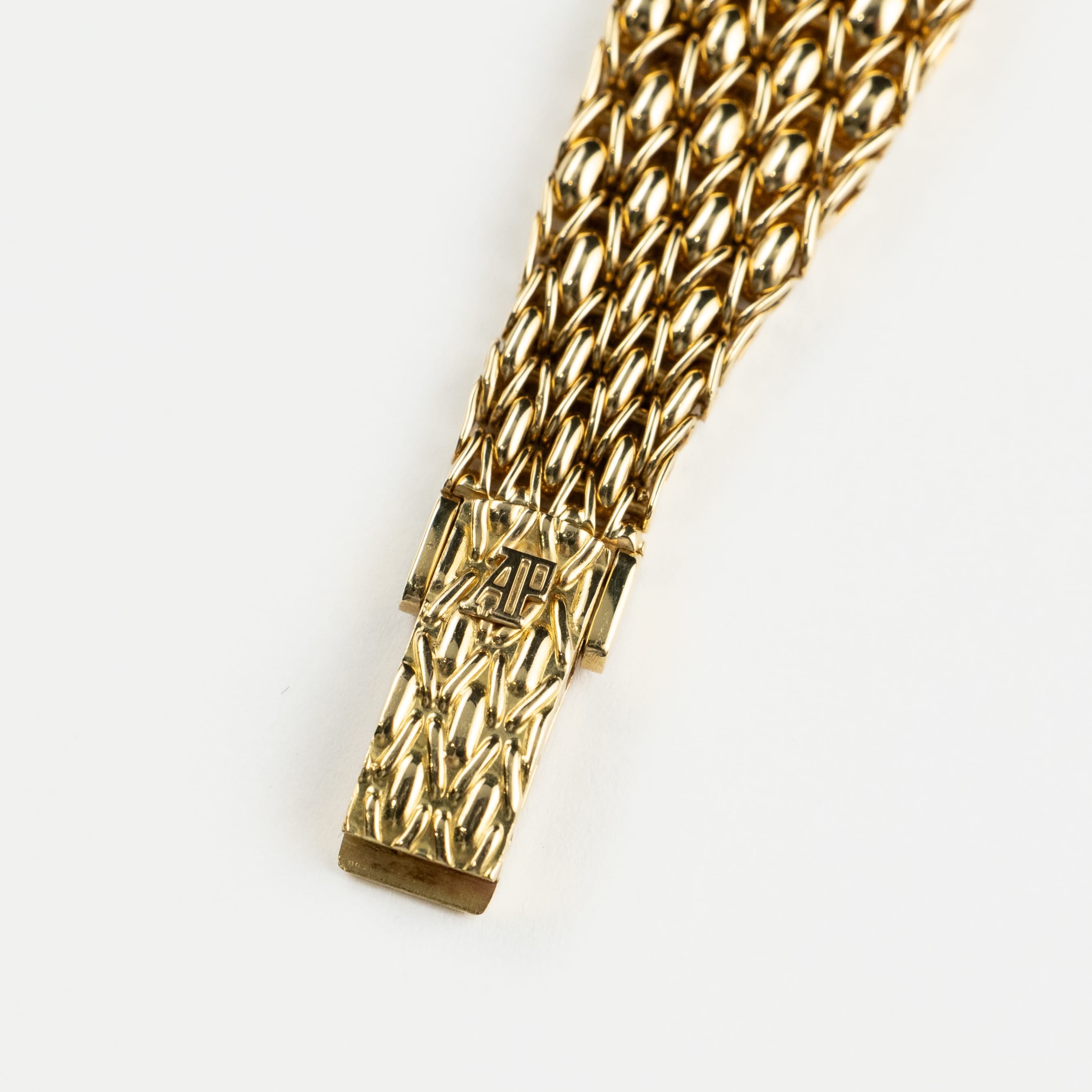 Audemars Piguet Vintage Oval 66429BA.ZZ.0780BA.02 'Ladies' Cocktail Watch Yellow Gold White Dial Diamond Bezel Quartz