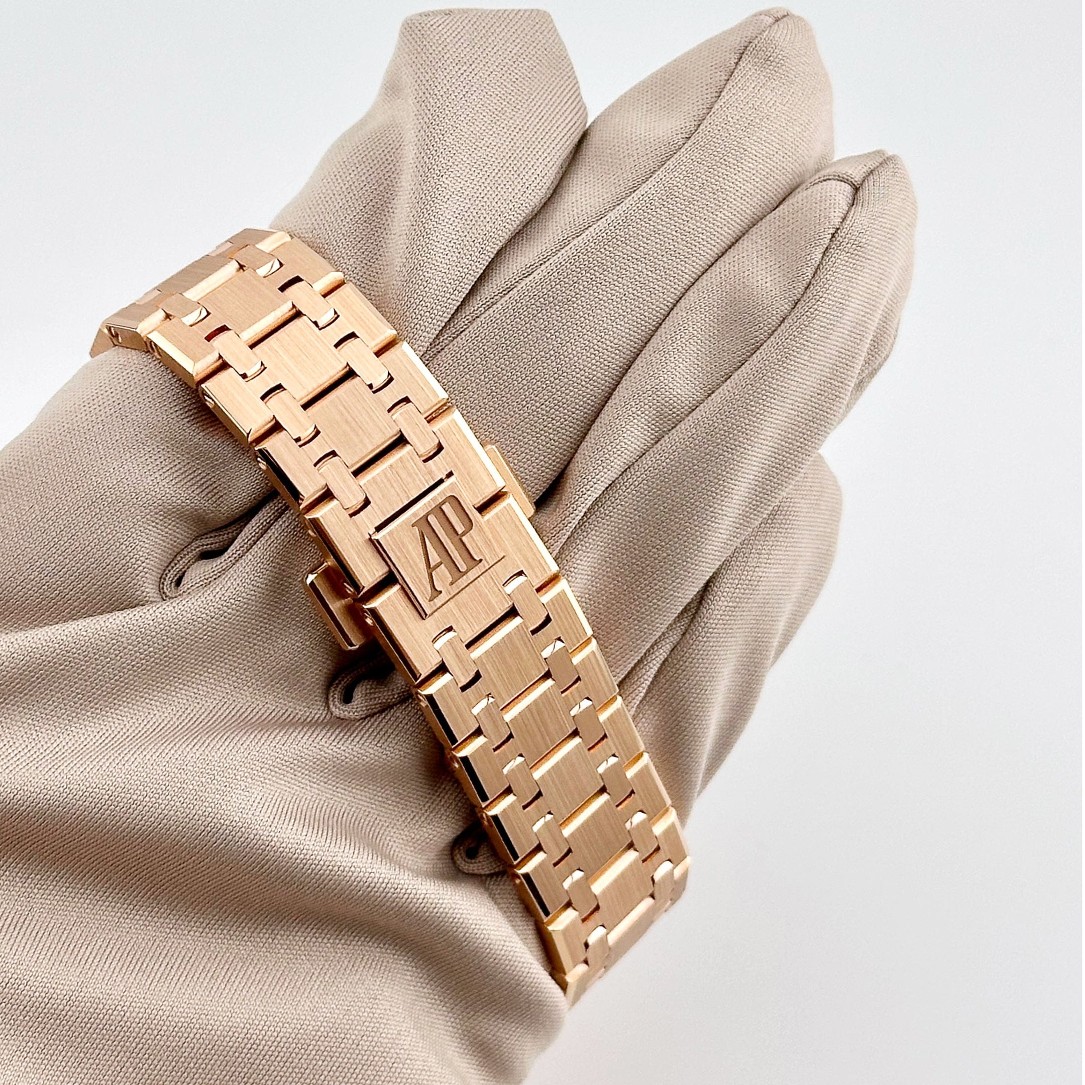 Audemars Piguet Royal Oak 26715OR.ZZ.1356OR.01 Chronograph Rose Gold Silver Dial Diamond Bezel (2025)