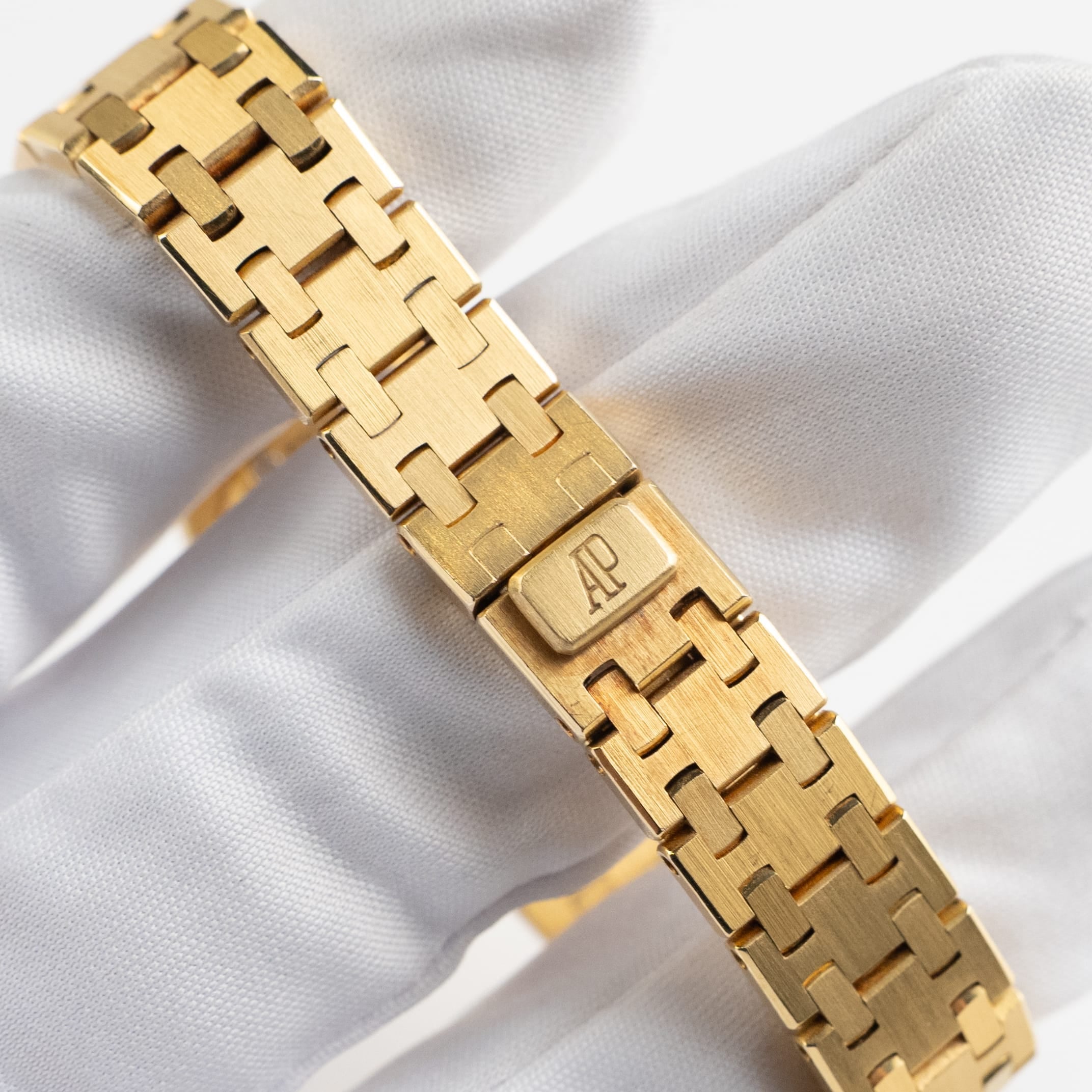 Audemars Piguet Royal Oak Vintage 66464BA.Z.0722BA.01 'Ladies' Yellow Gold Diamond Dial Diamond Bezel Quartz