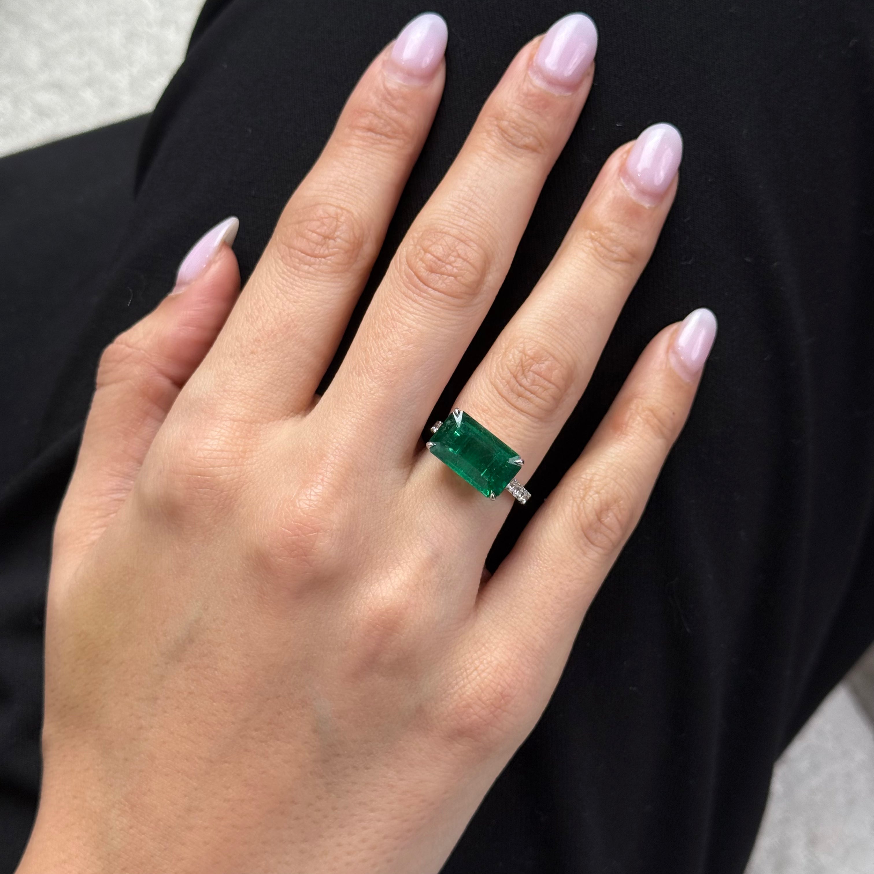 east-west-emerald-ring-jewels-aficionado-1225756268.heic