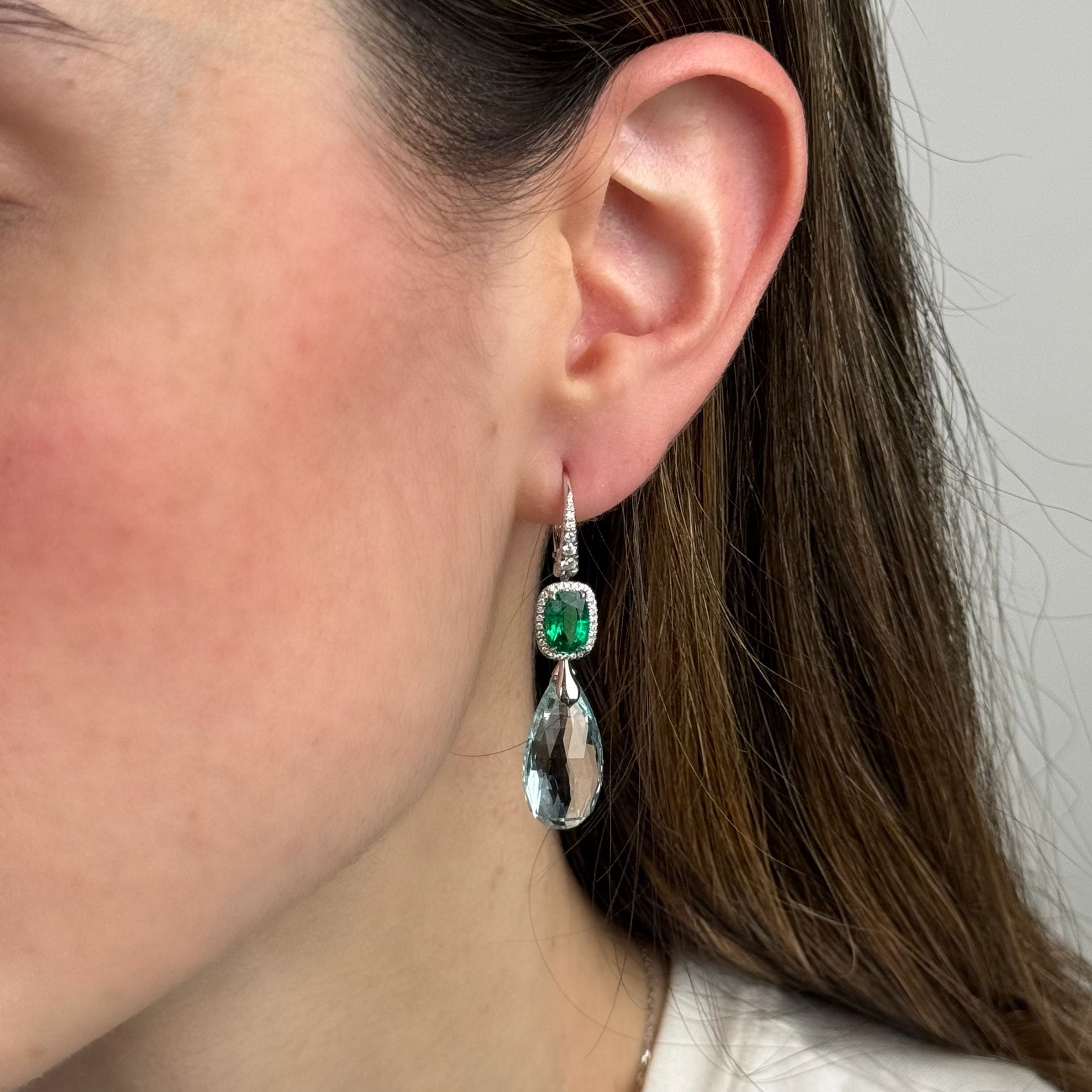 emerald-and-aquamarine-drop-earrings-jewels-aficionado-1225828357.jpg