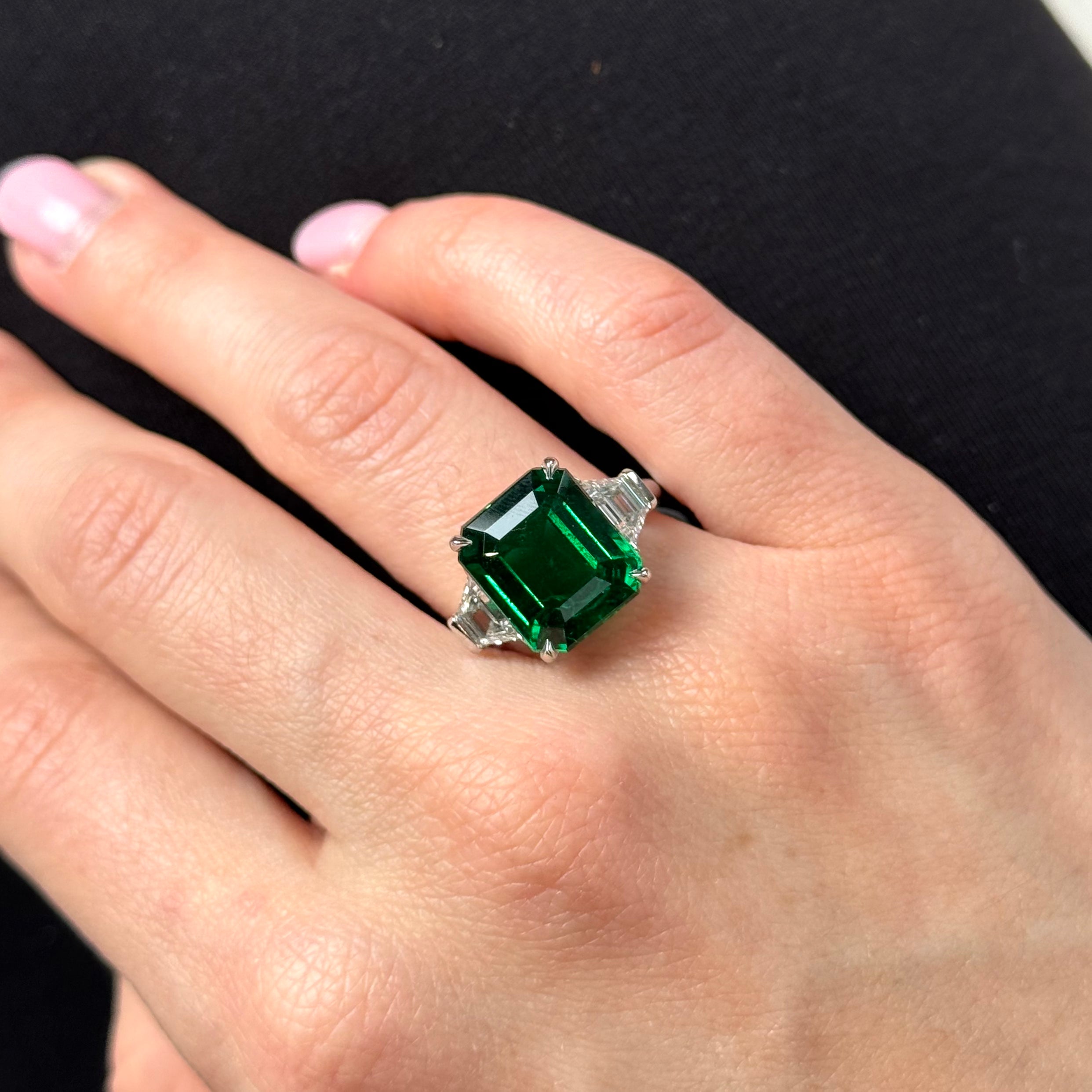 emerald-ring-jewels-aficionado-1210590664.heic