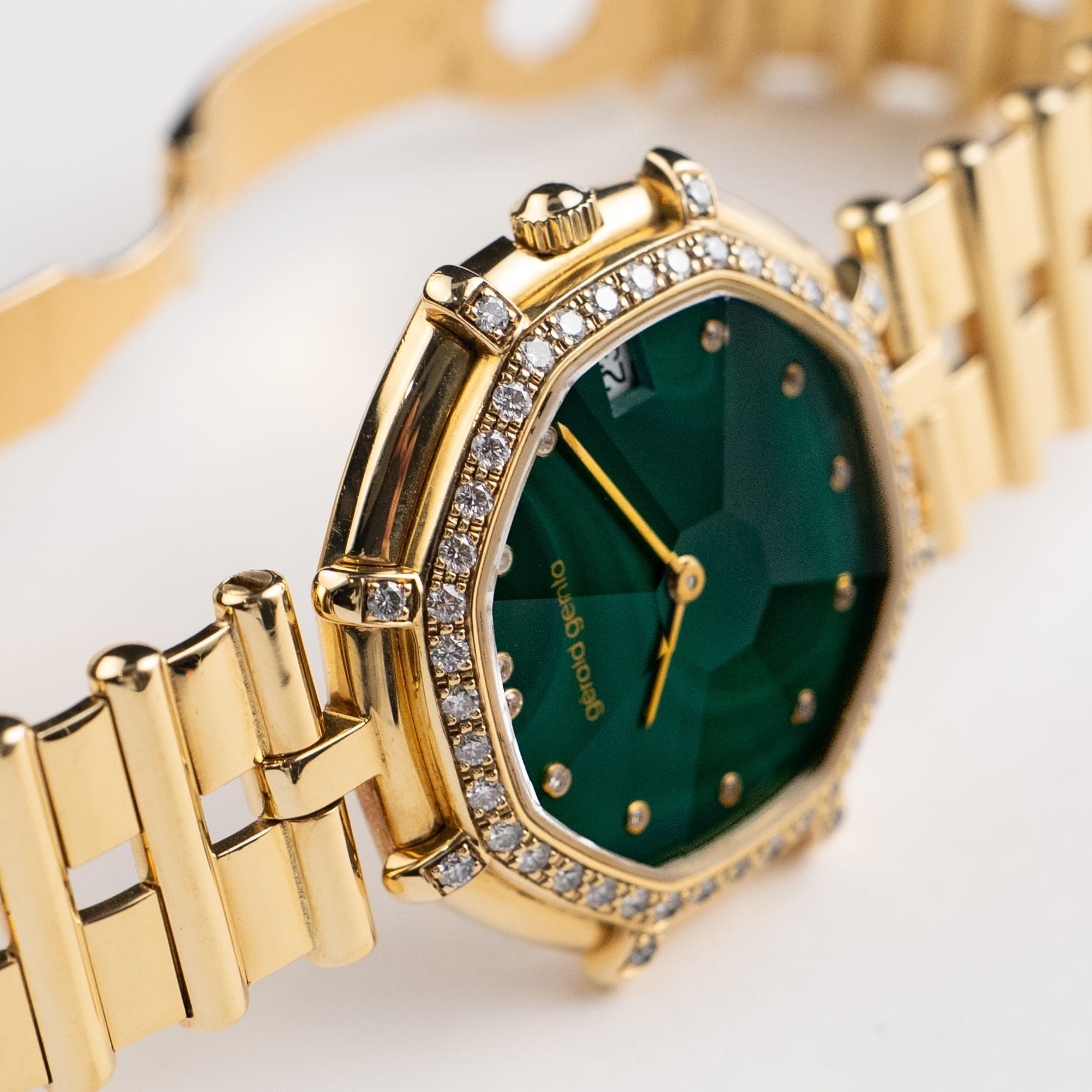 Gérald Genta Success G2850.7 'Ladies' Yellow Gold Malachite Diamond Dial Diamond Bezel