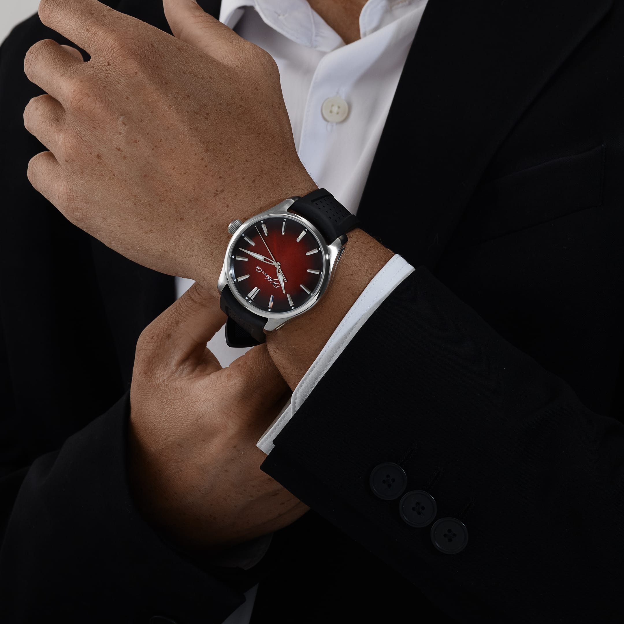 H. Moser & Cie 3200-1207 Pioneer Centre Seconds Swiss Stainless Steel Mad Red Dial (2025)