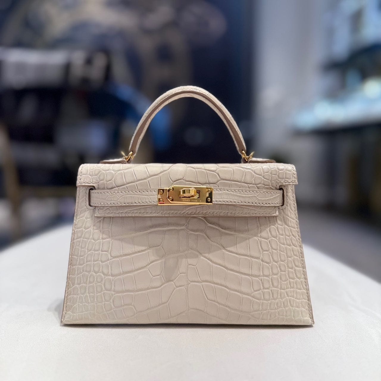 hermes-beton-mini-kelly-20-sellier-matte-missi-alligator-gold-hardware-hermes-1147376918.jpg