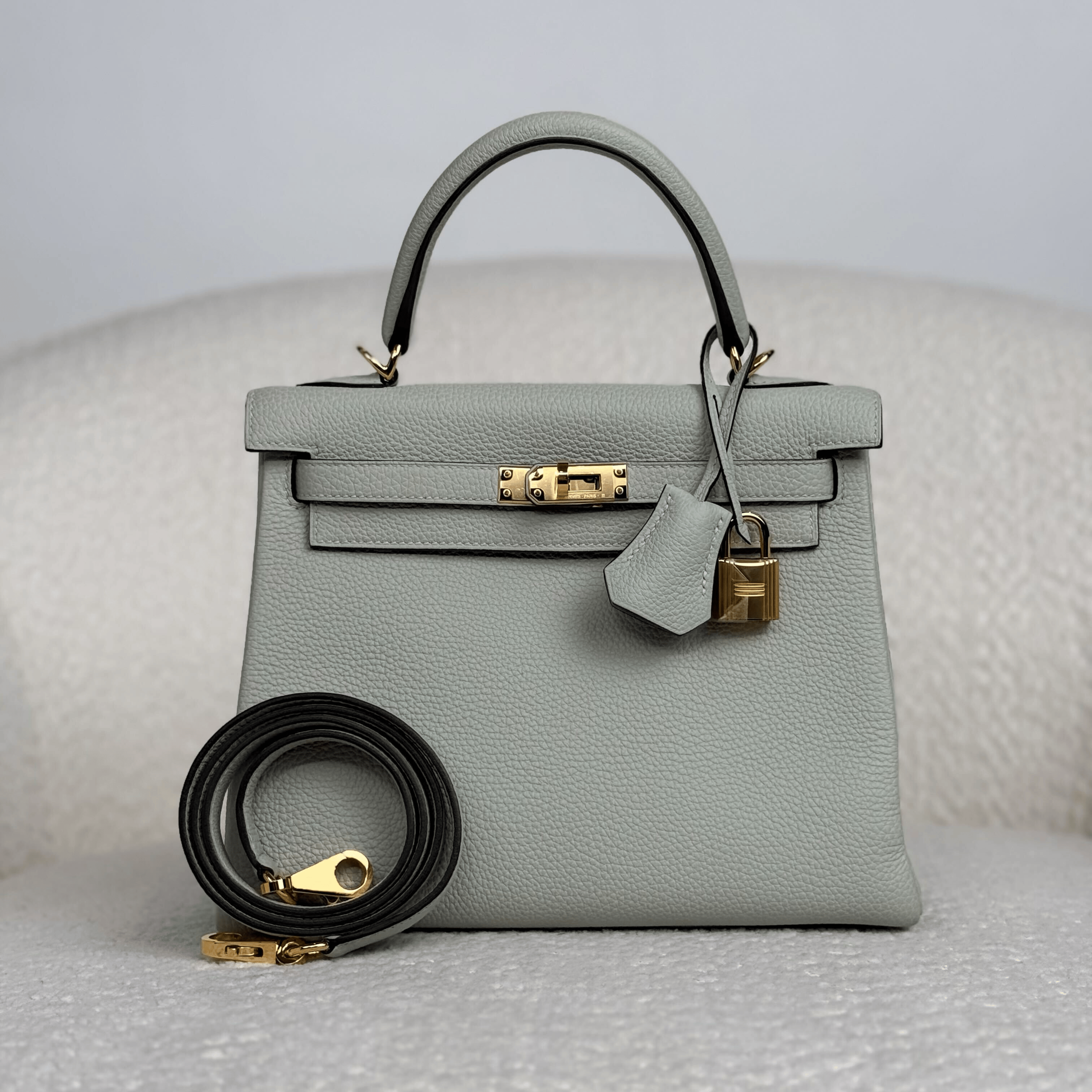 hermes-bleu-glacier-kelly-retourne-25-togo-gold-hardware-hermes-1231141081.png