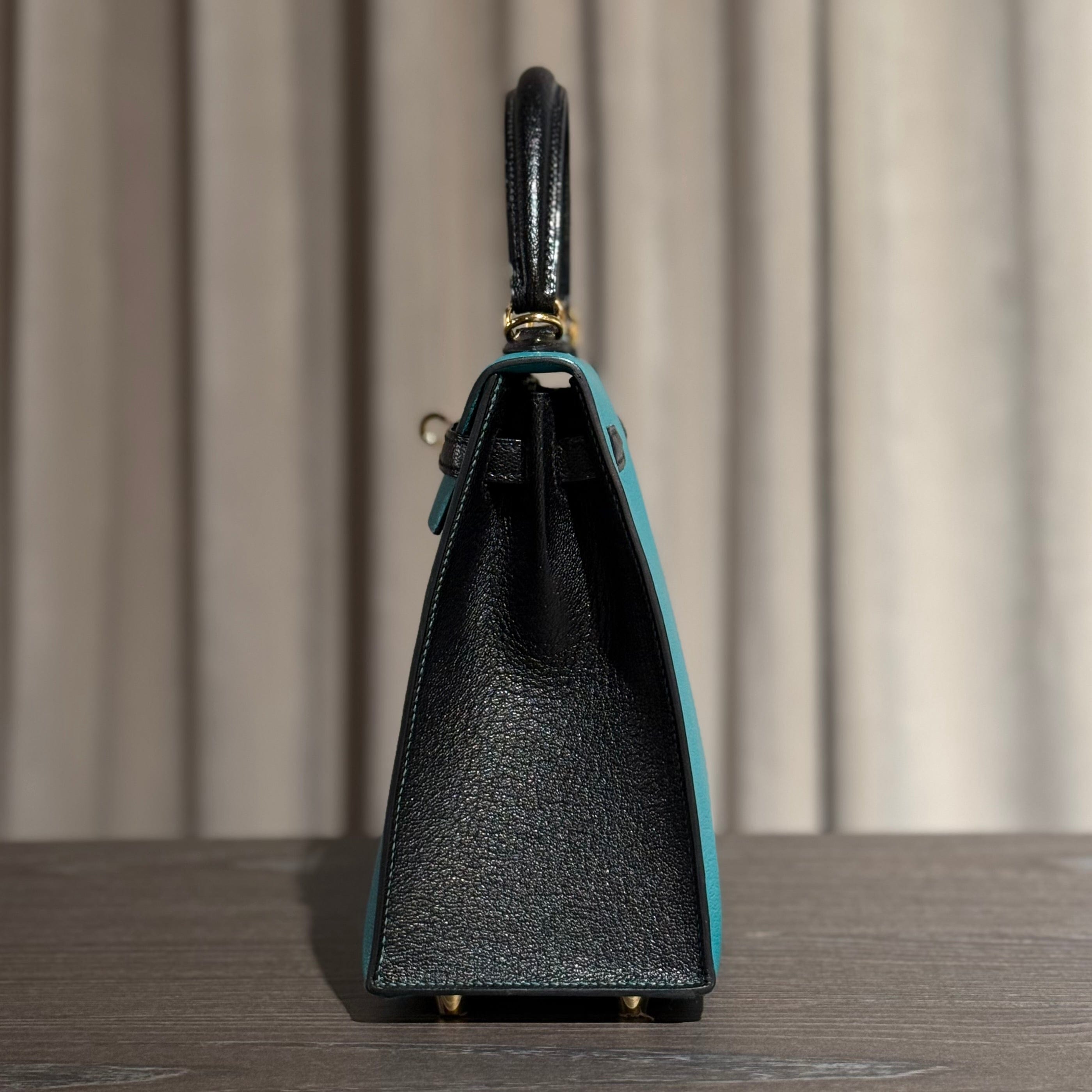 Hermès Blue Paon and Noir Kelly Sellier 25 Chevre Mysore Gold Hardware HSS