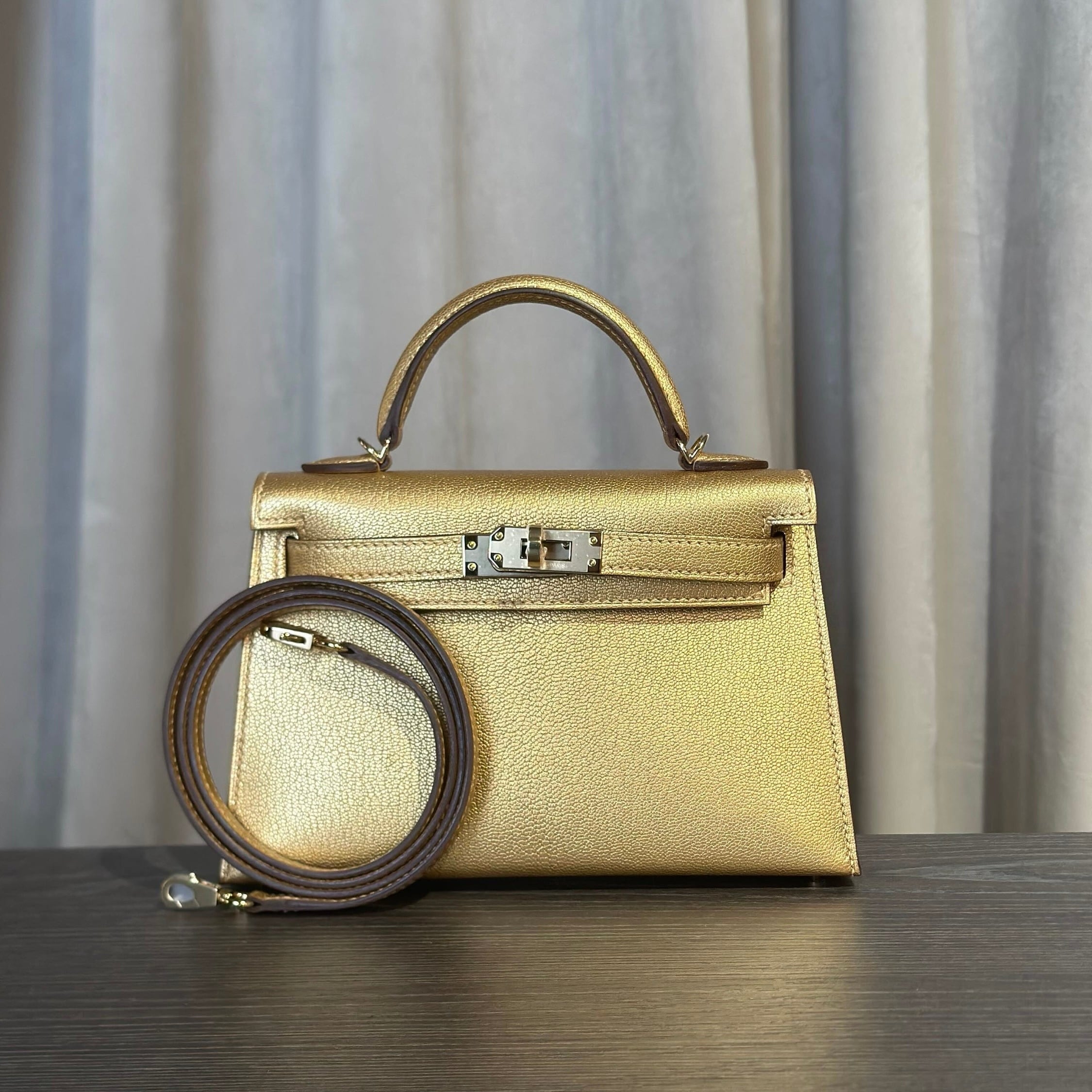 hermes-dore-mini-kelly-sellier-20-chevre-chamkilight-permabrass-hardware-hermes-1193784933.jpg