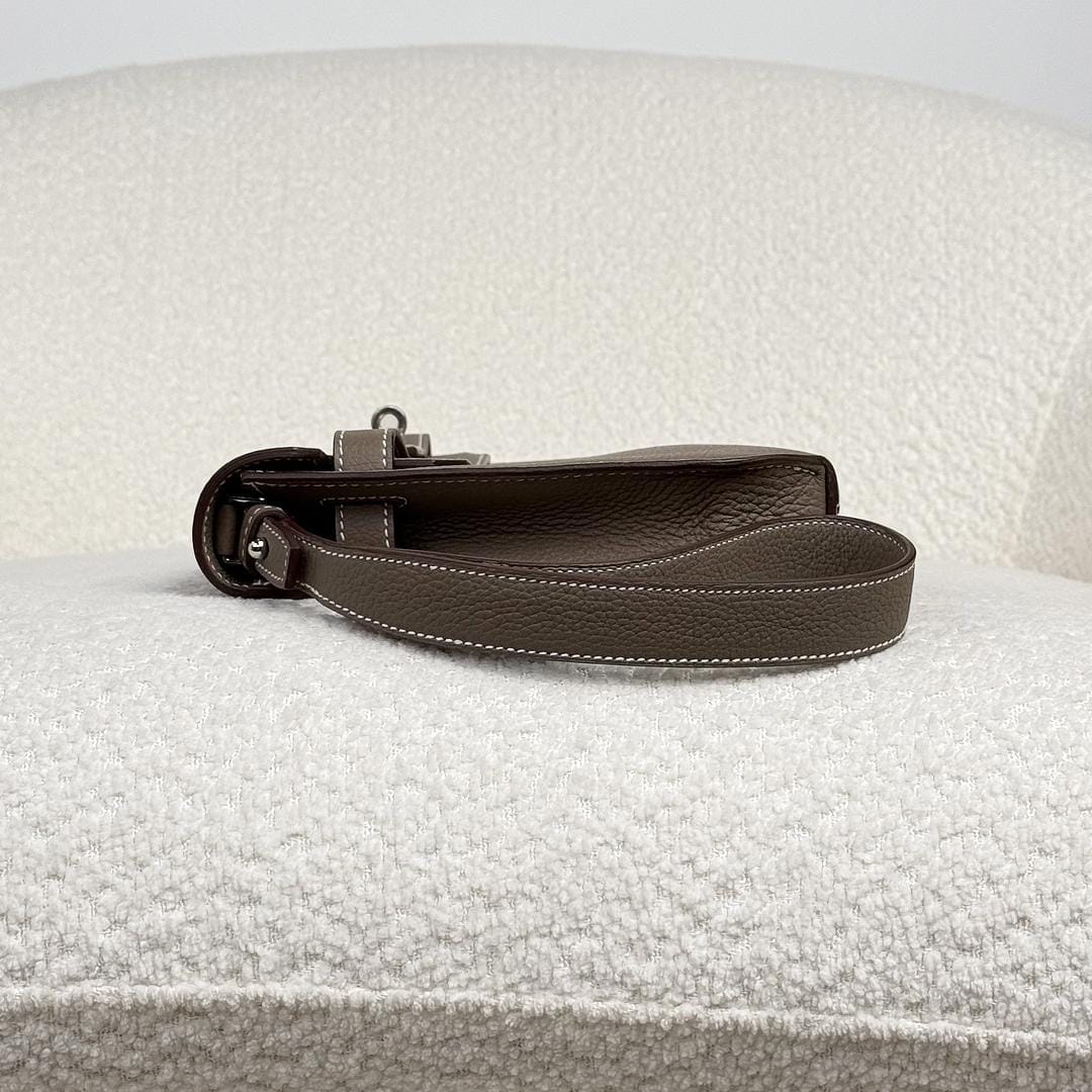 Hermès Etoupe Kelly Depeches 25 Togo Clutch Palladium Hardware