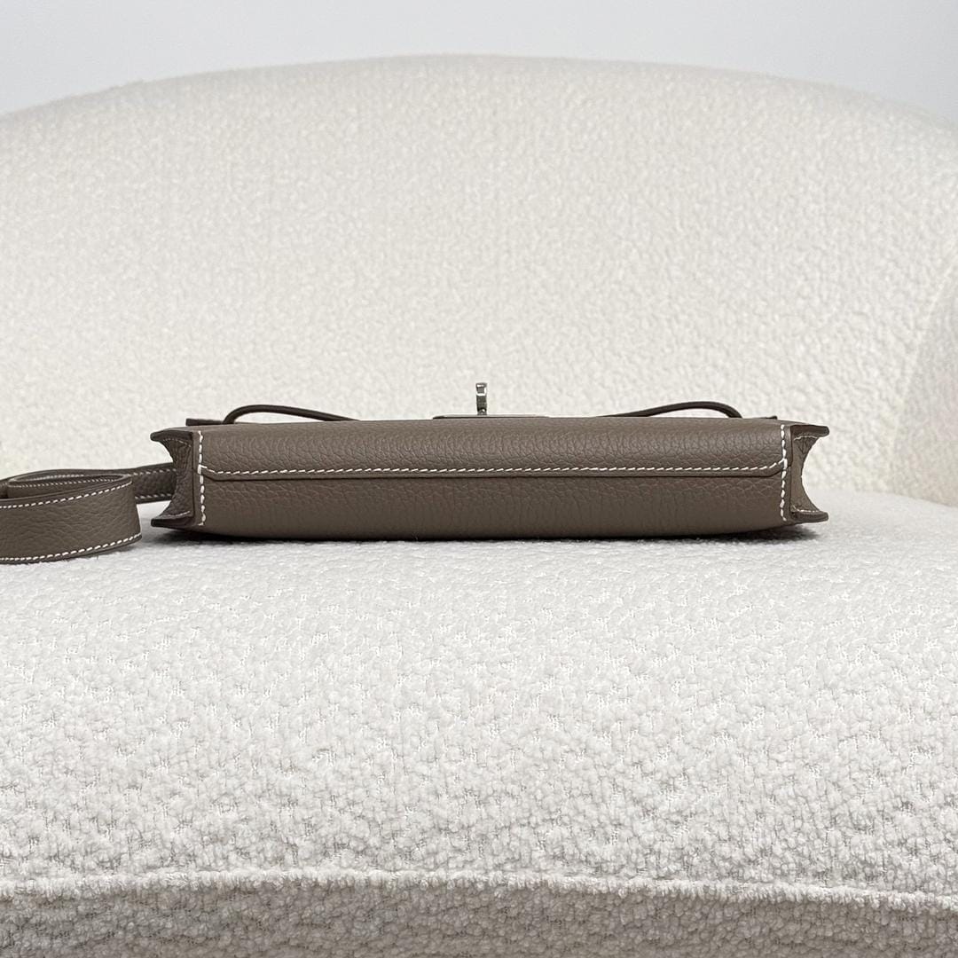 Hermès Etoupe Kelly Depeches 25 Togo Clutch Palladium Hardware
