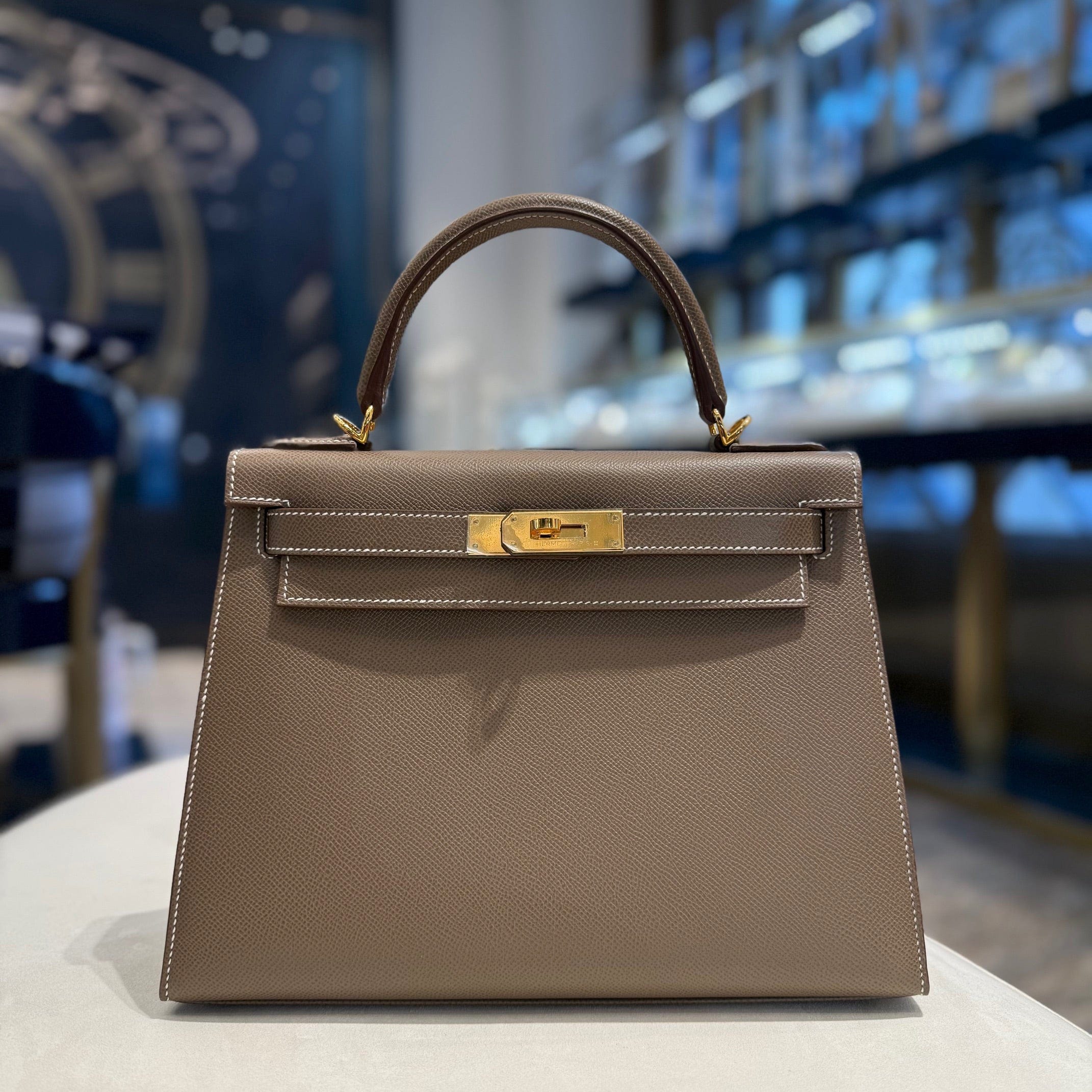 Hermès Kelly 28 Etoupe – Taupe Kelly Sellier Gold Hardware Hermes