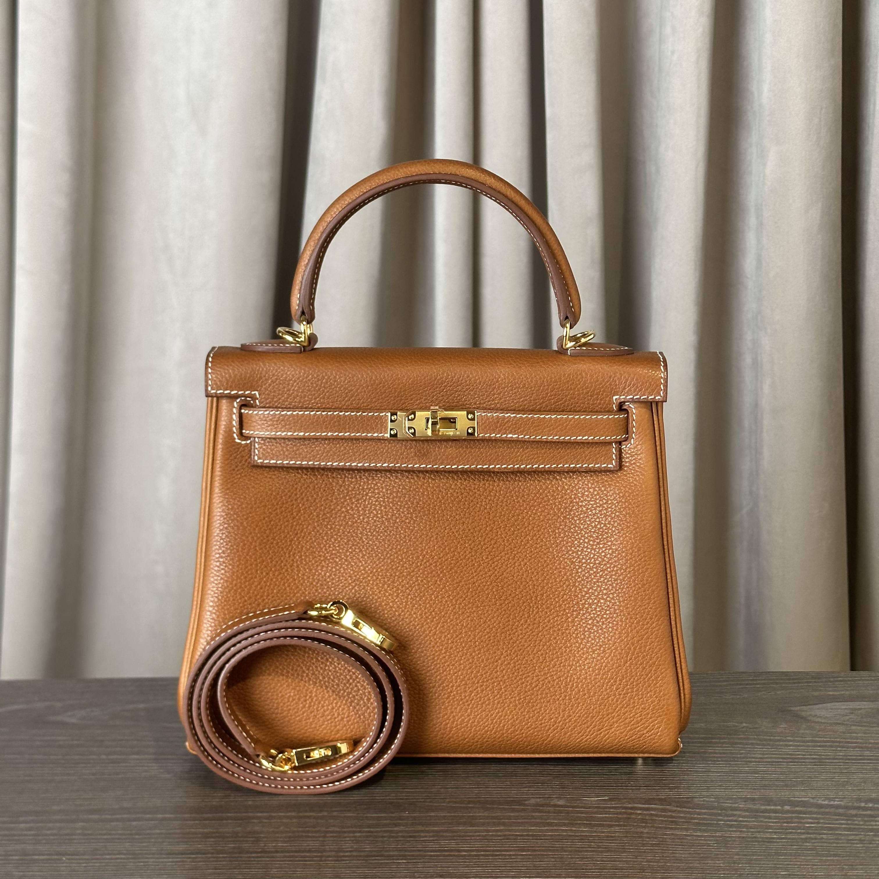 Hermès Fauve Kelly 25 Retourne Barenia Fauborg Calfskin Gold Hardware