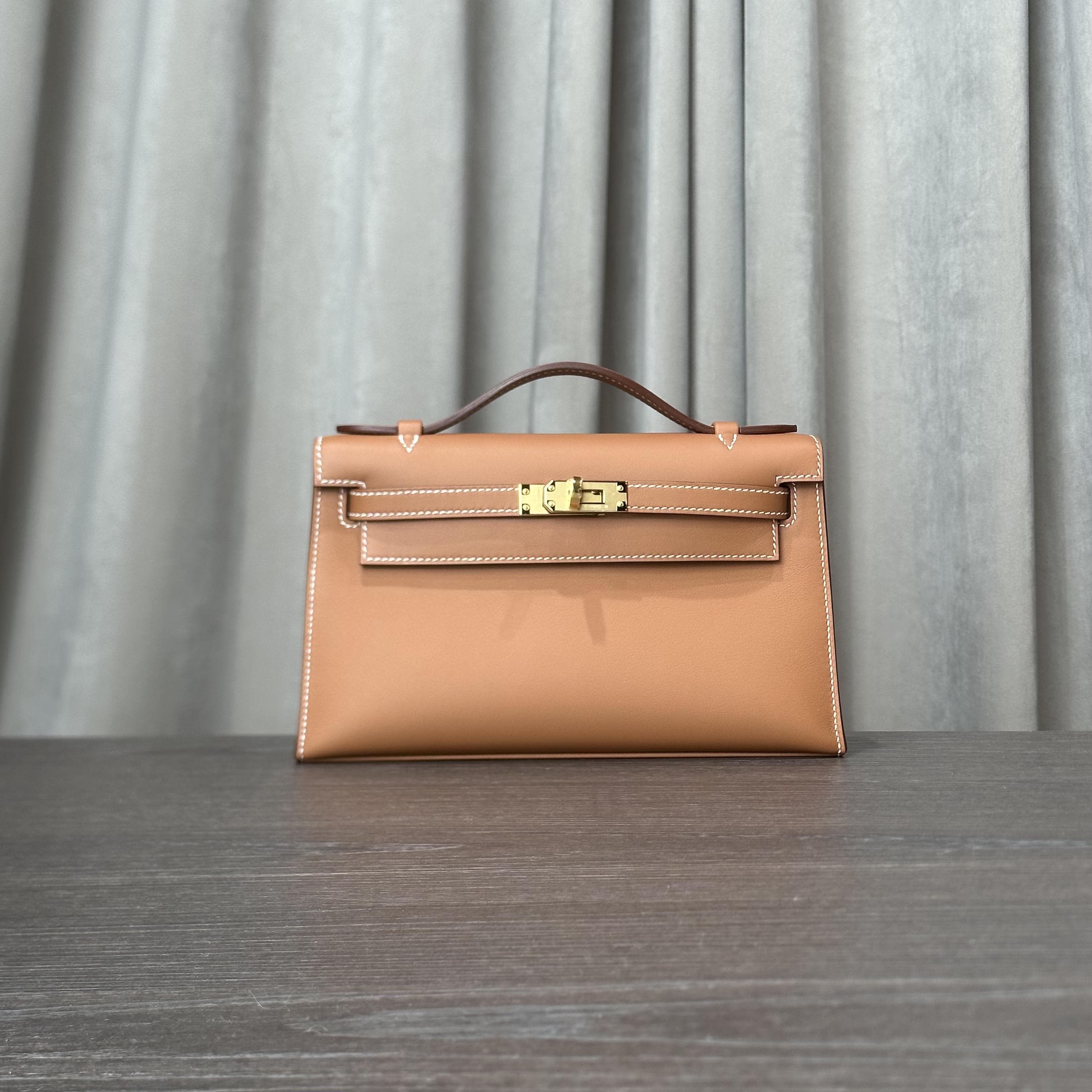 hermes-gold-kelly-pochette-clutch-swift-gold-hardware-hermes-1180017736.jpg