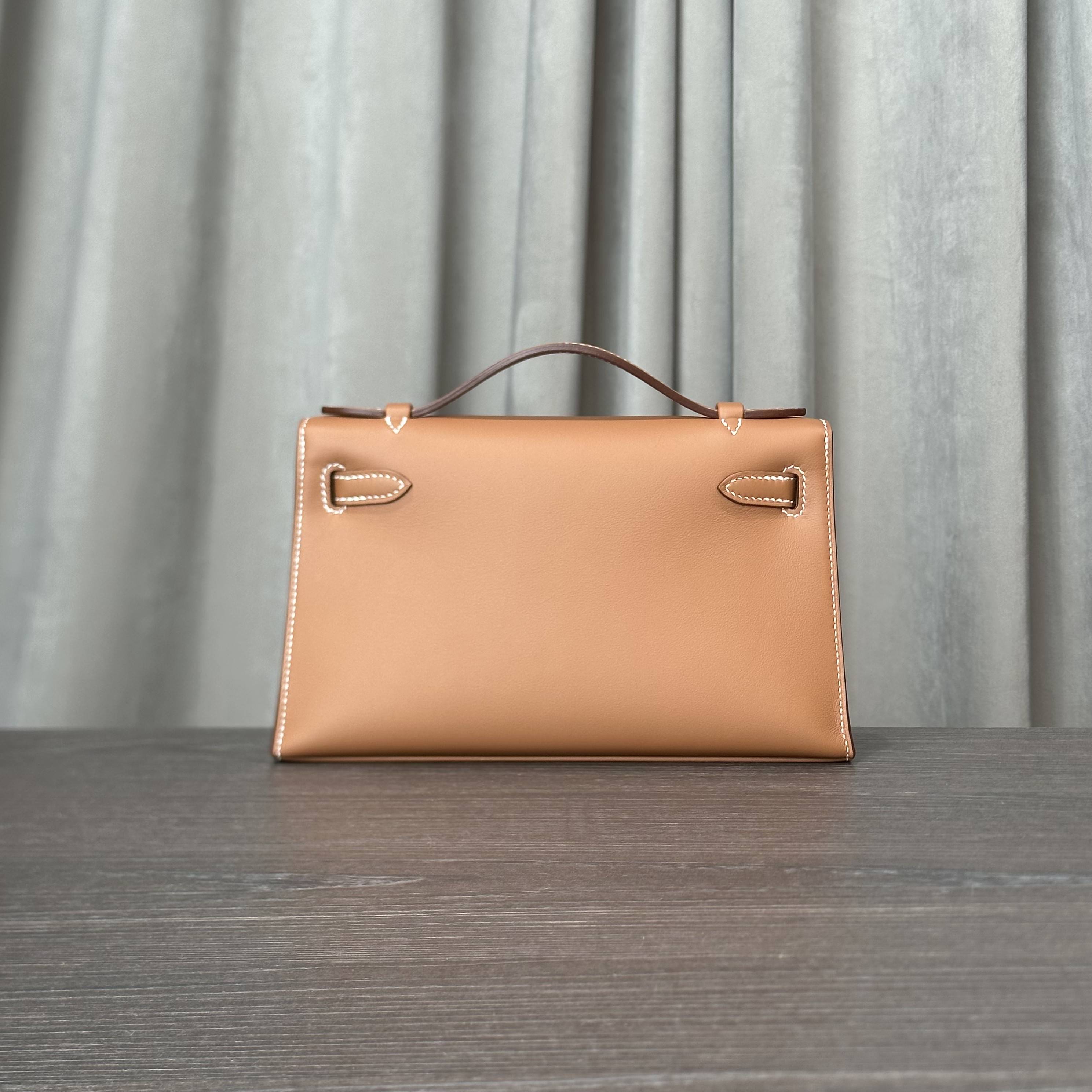 Hermès Gold Kelly Pochette Clutch Swift Gold Hardware