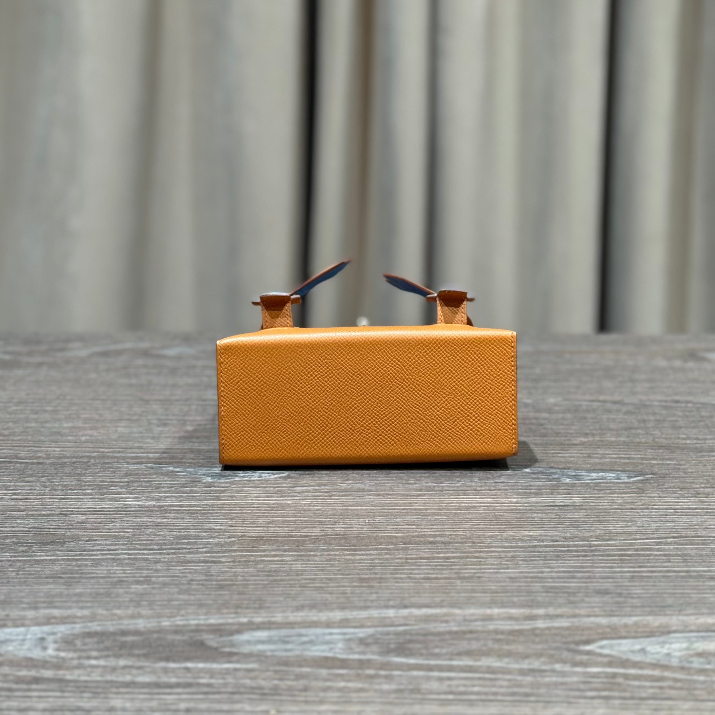 Hermès Gold Mini Kelly Doll 20 Quelle Idolle Picto Epsom Palladium Hardware Limited Edition