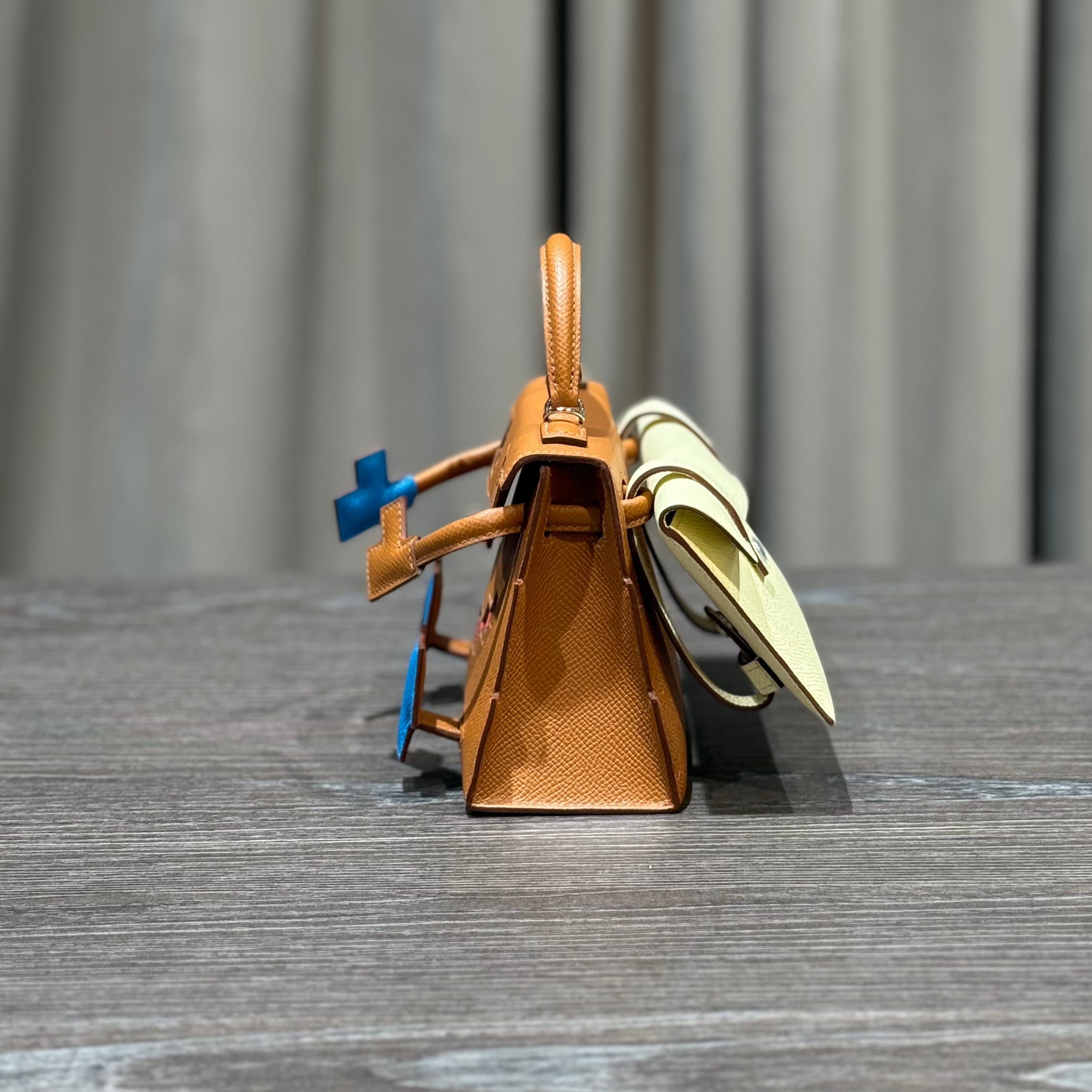 Hermès Gold Mini Kelly Doll 20 Quelle Idolle Picto Epsom Palladium Hardware Limited Edition