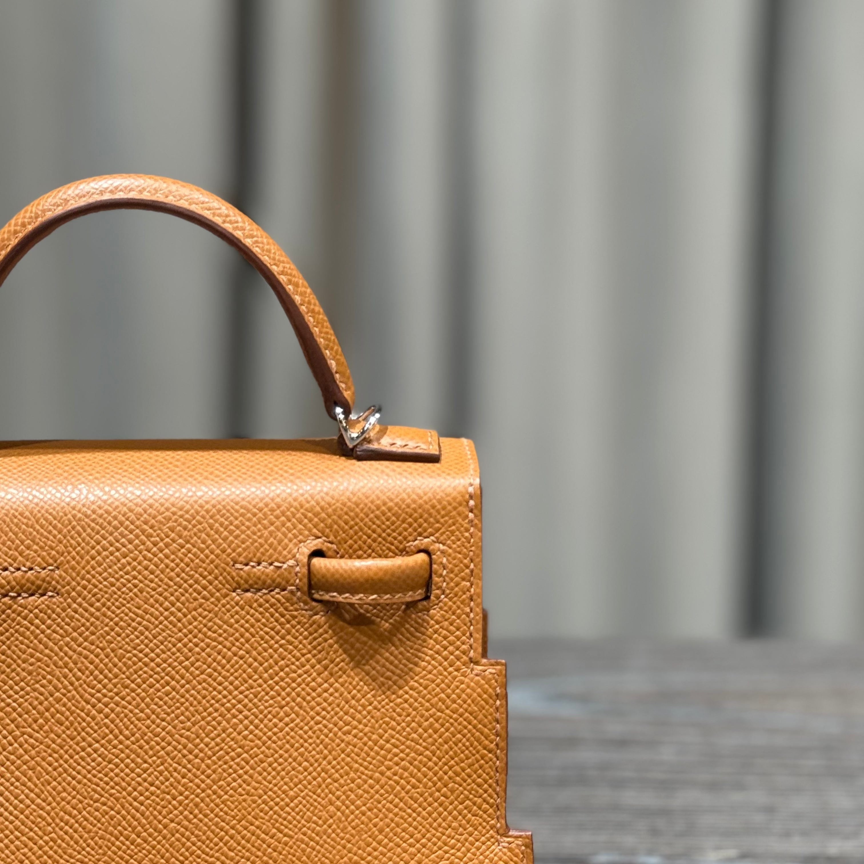 Hermès Gold Mini Kelly Doll 20 Quelle Idolle Picto Epsom Palladium Hardware Limited Edition