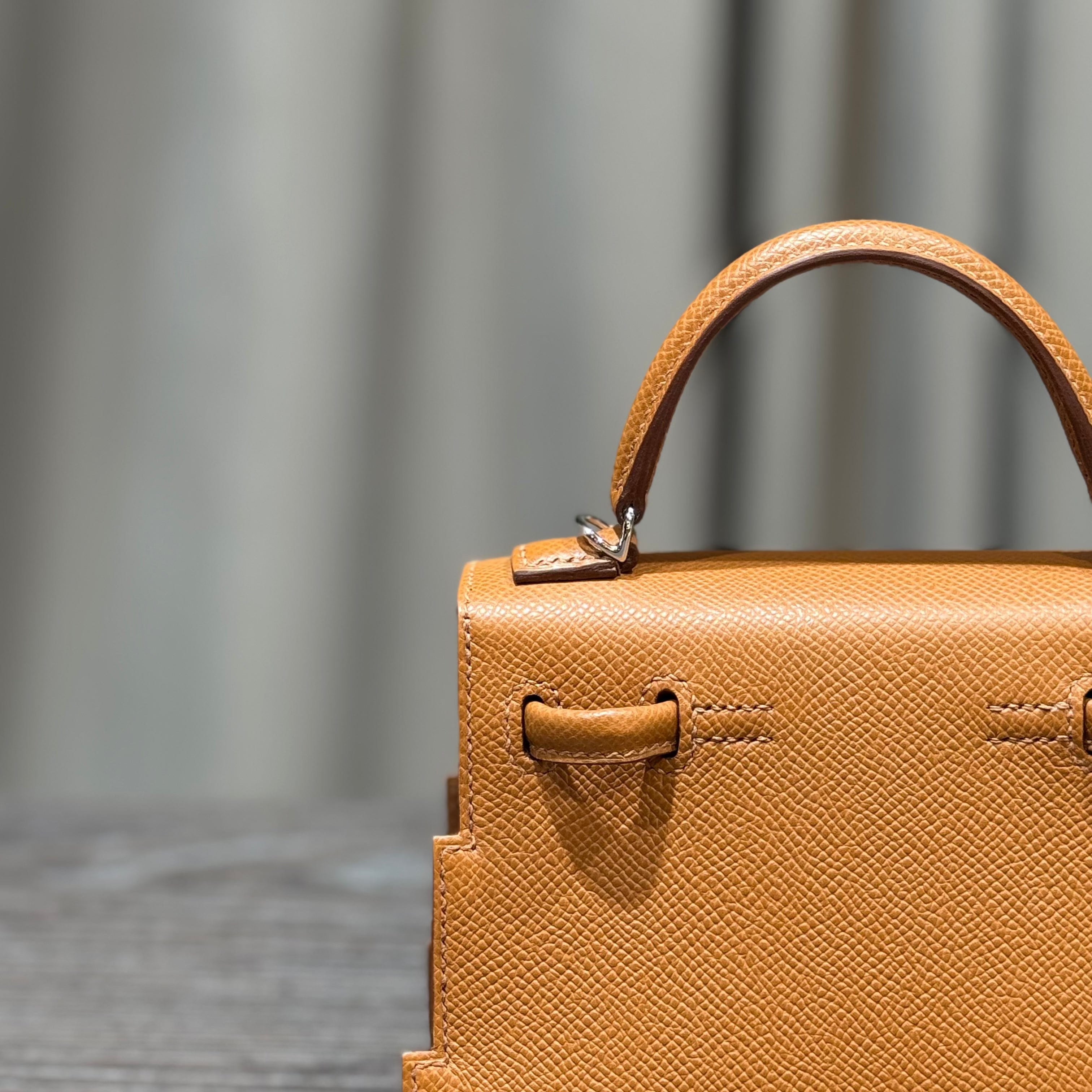 Hermès Gold Mini Kelly Doll 20 Quelle Idolle Picto Epsom Palladium Hardware Limited Edition