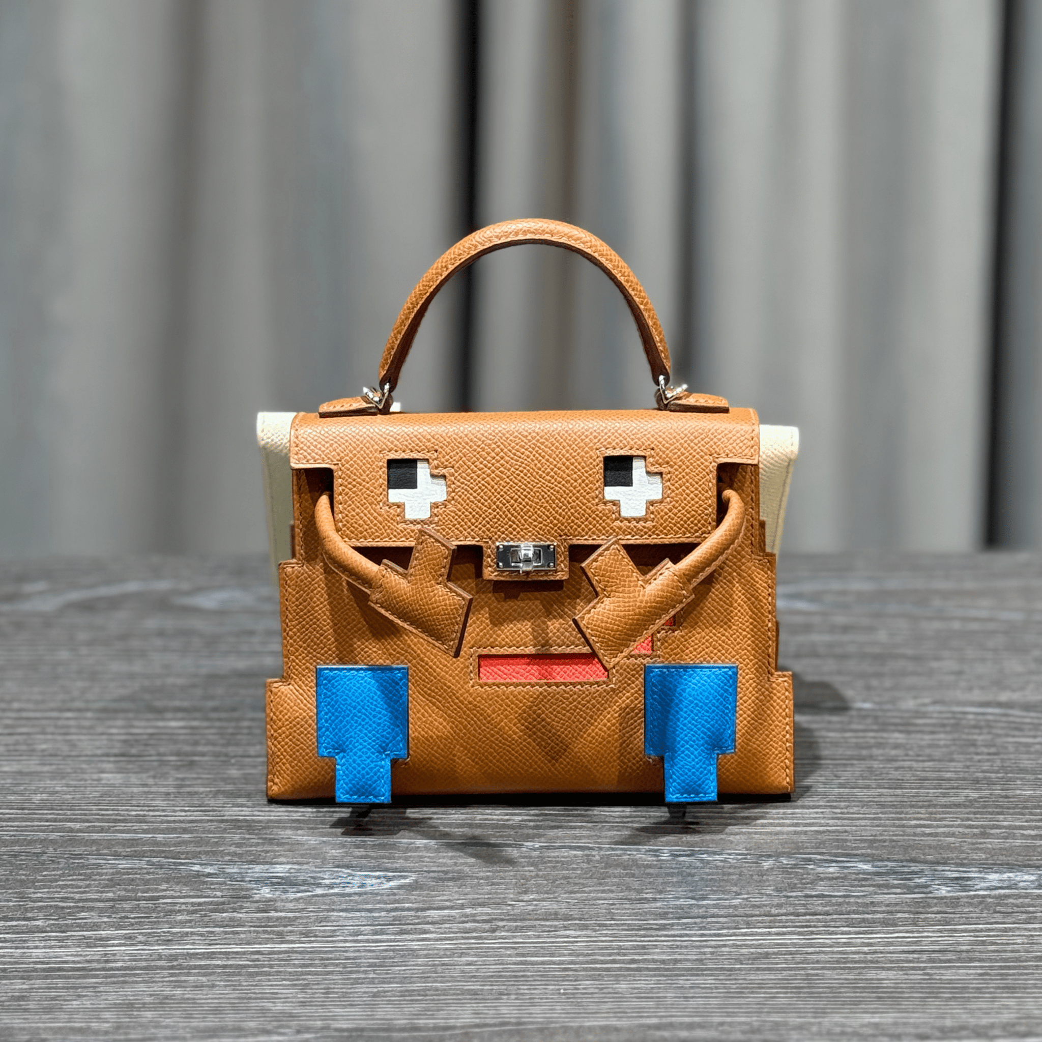 Hermès Gold Kelly Doll – Brown Quelle Idole Picto Kelly – Hermès Hermès Gold Kelly Doll – Brown Quelle Idole Picto Kelly – Hermès