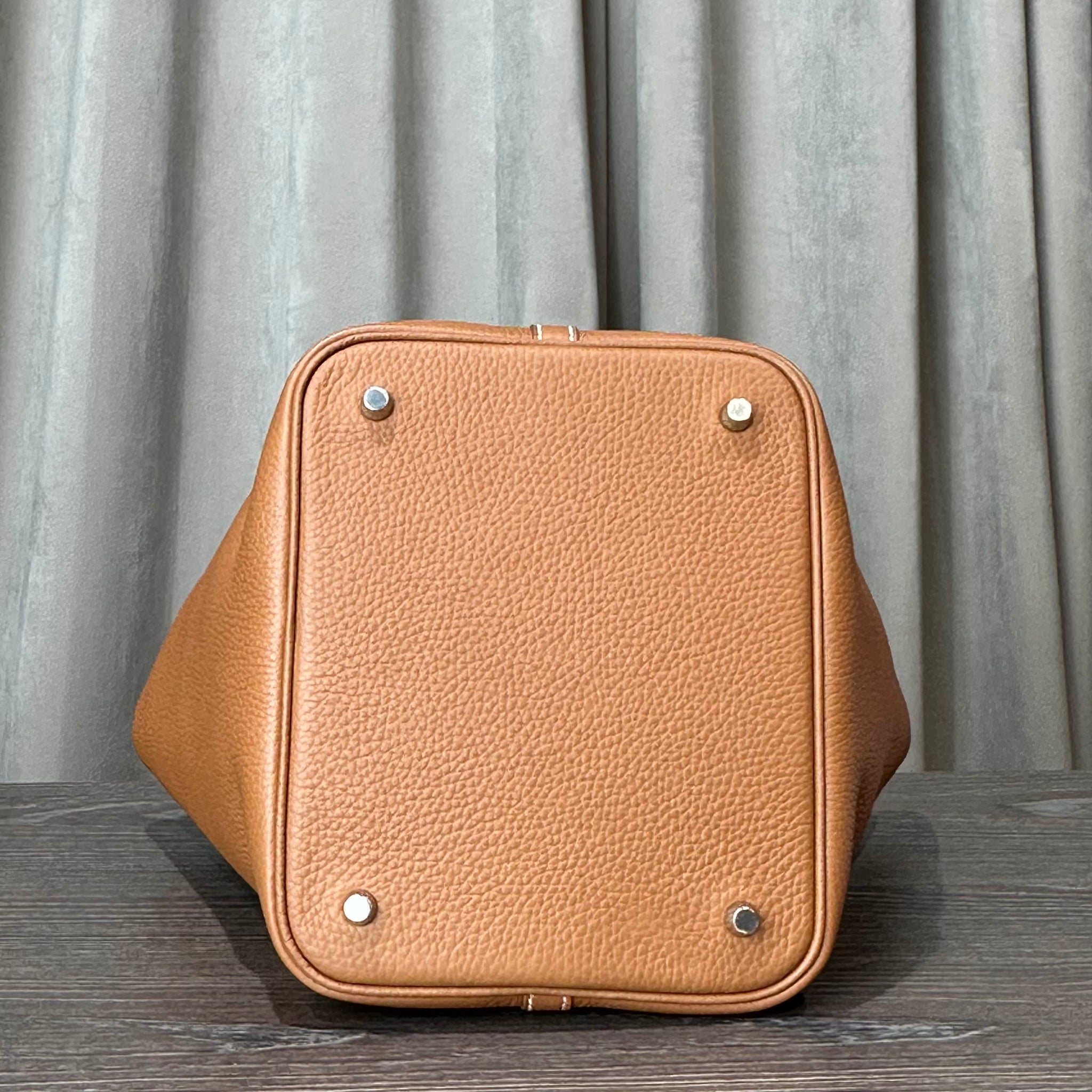 入手困難品♪【HERMES】ピコタン Picotin Lock 22 Bag Clemence Hermès Gold Picotin Lock 22 – Tan Picotin Bag Clemence