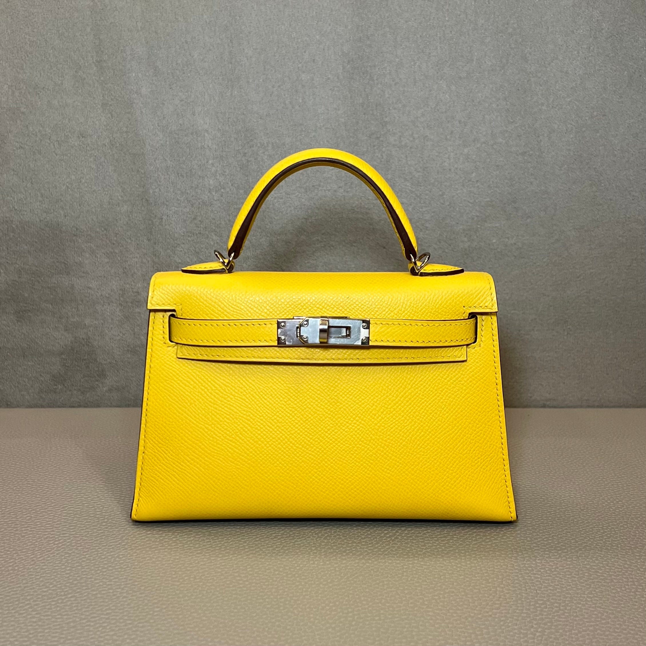 hermes-jaune-de-naples-mini-kelly-20-sellier-mini-epsom-palladium-hardware-hermes-1201627744.jpg