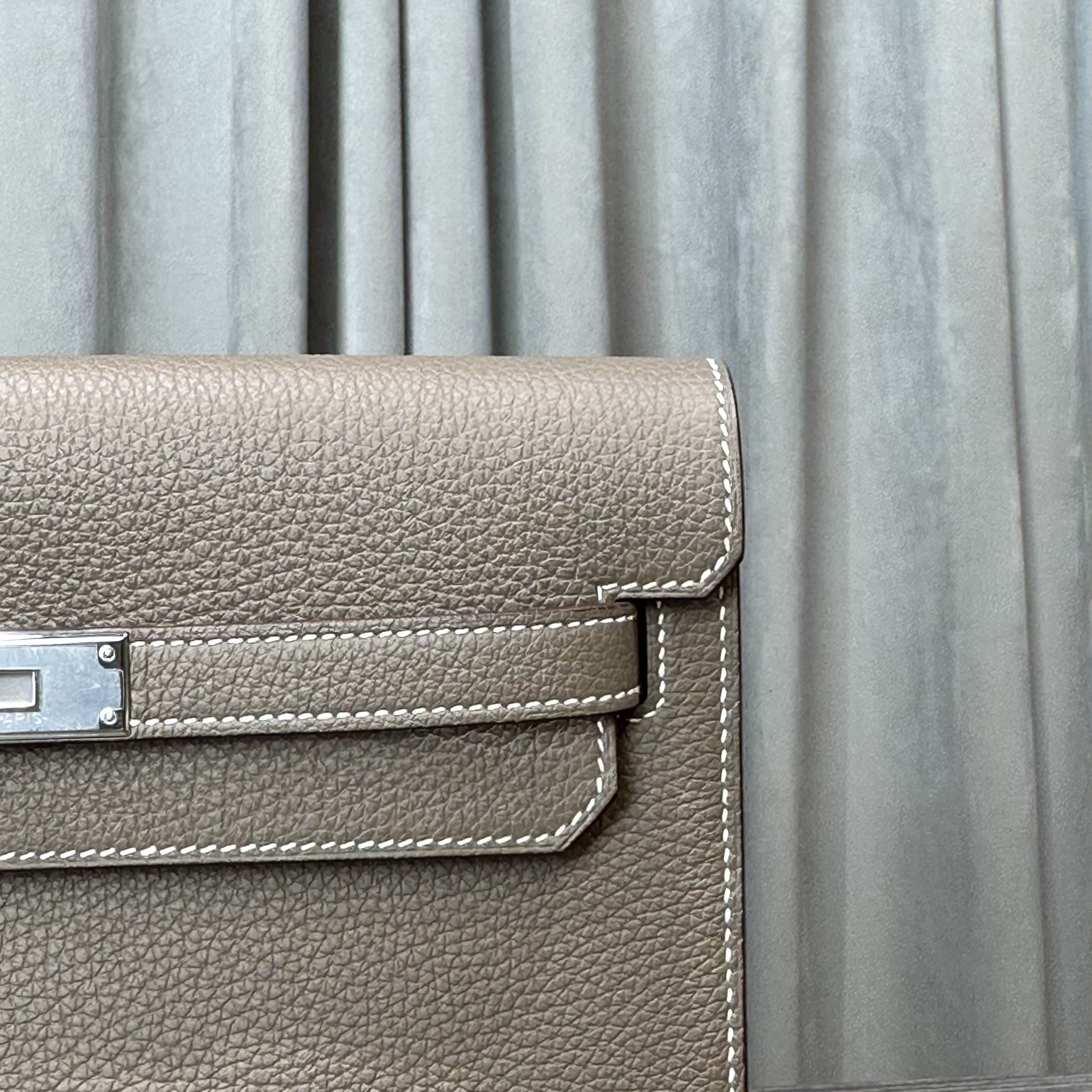 Hermès Kelly Depeches 25 Etoupe Togo Clutch Palladium Hardware
