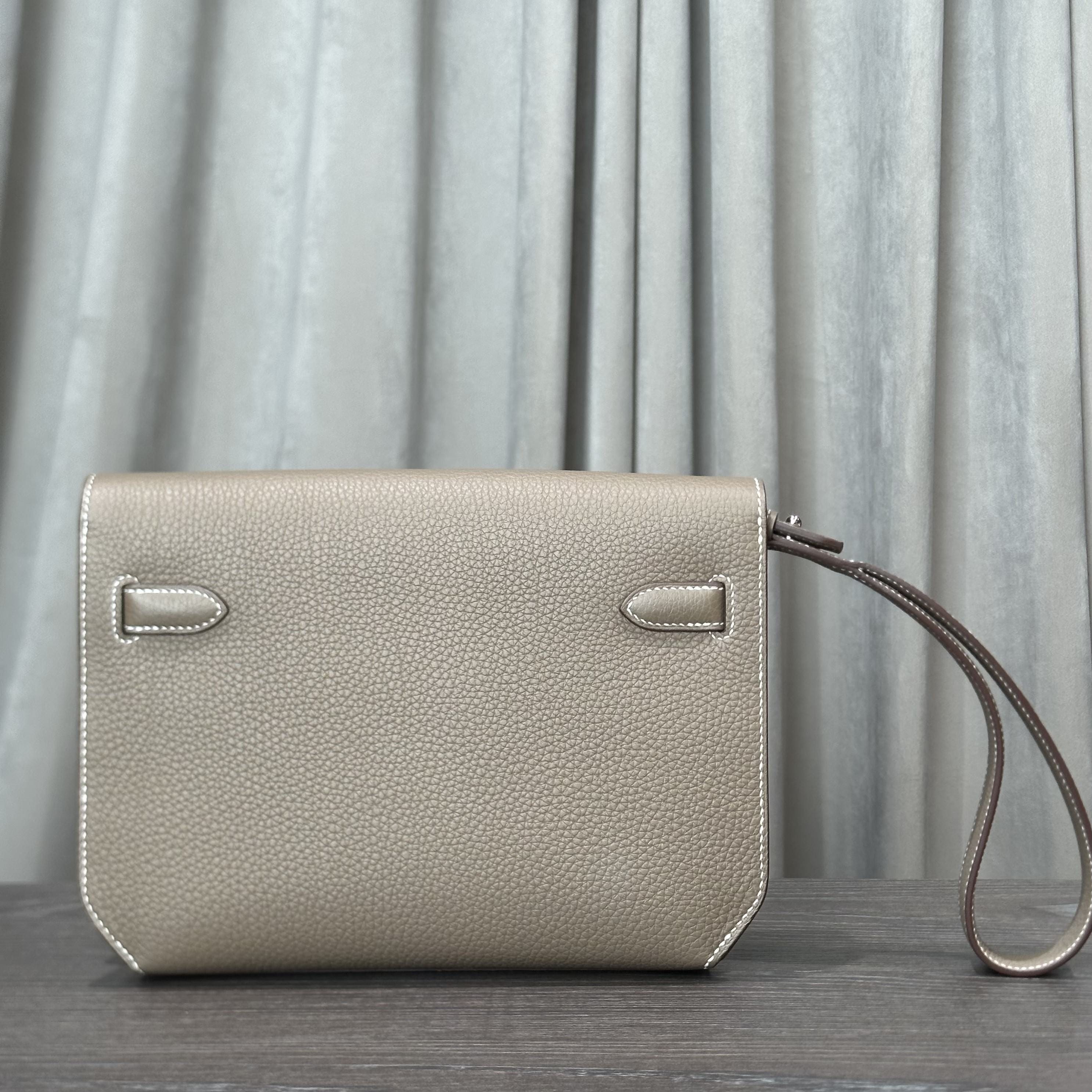 Hermès Kelly Depeches 25 Etoupe Togo Clutch Palladium Hardware