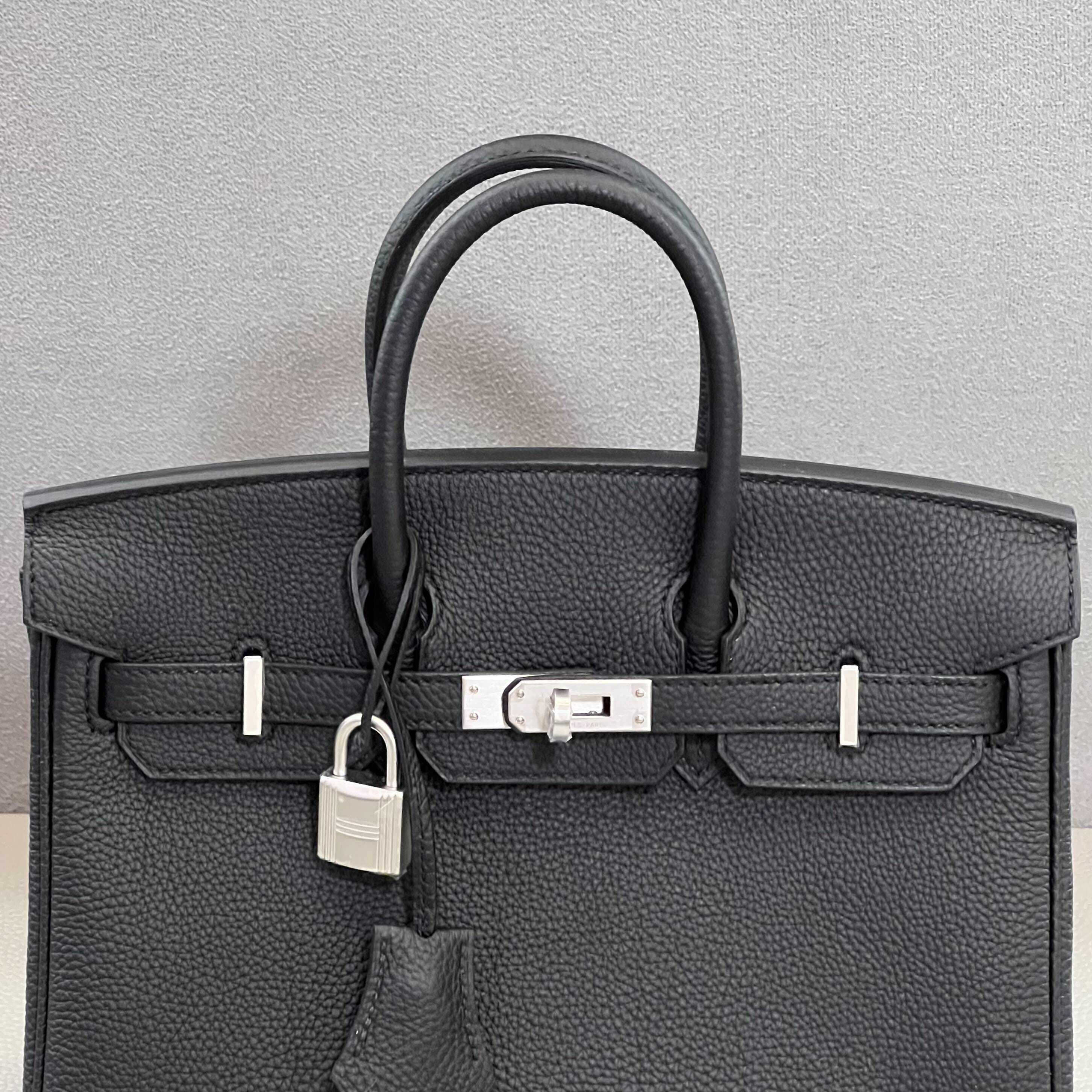 人気の黒☆彡{HERMES} Portefeuille Hermesnap Noir ブラック Brand New ( Rank N ) HERMÈS Hermesnap Wallet Black (89