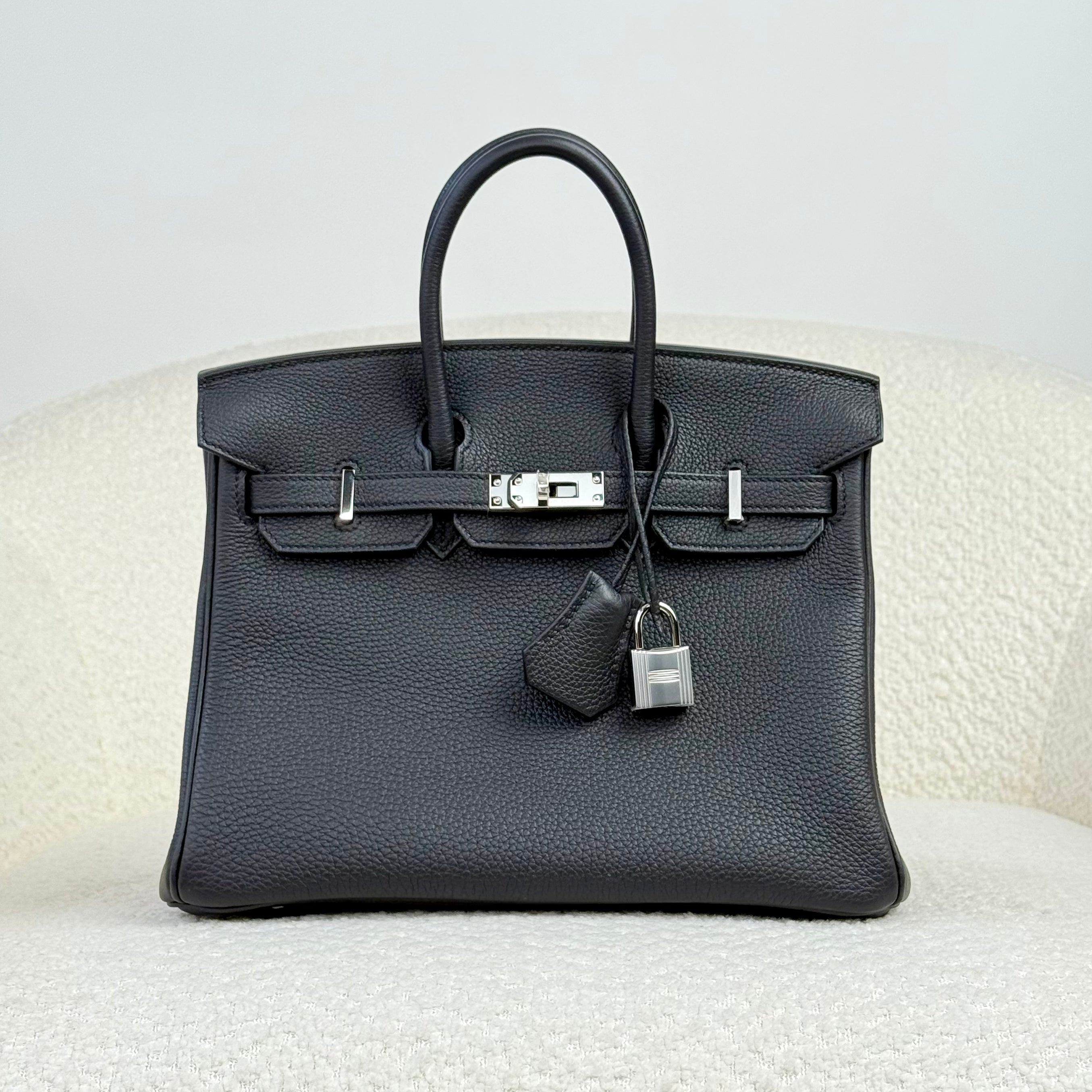hermes-noir-birkin-25-togo-palladium-hardware-hermes-1246315611.heic
