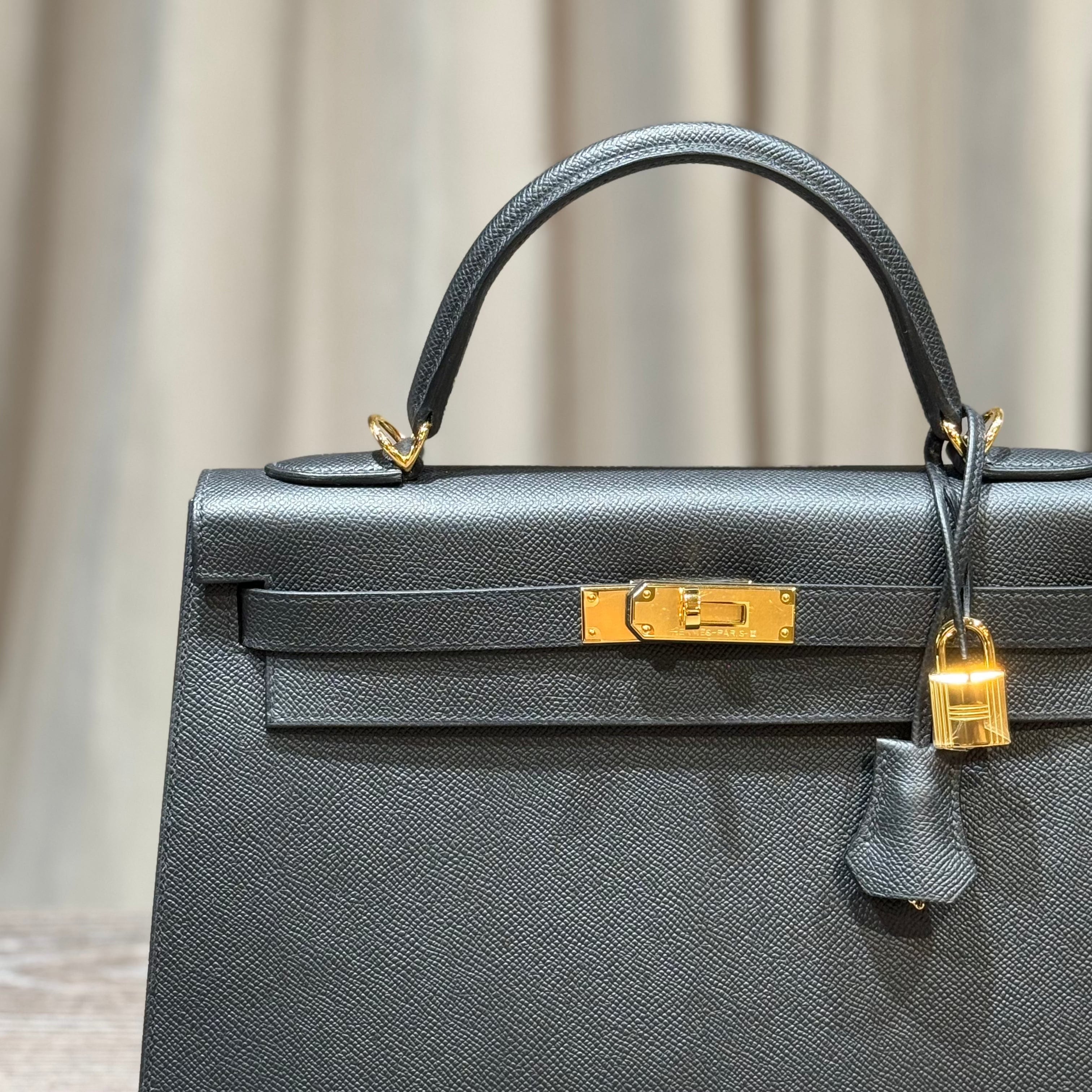 Hermès Noir Kelly 32 Epsom Gold Hardware